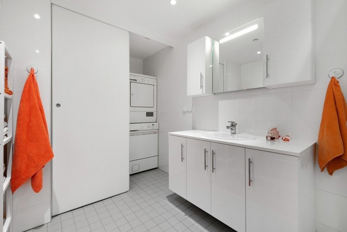 Bad med vaskemaskin Galleribilde