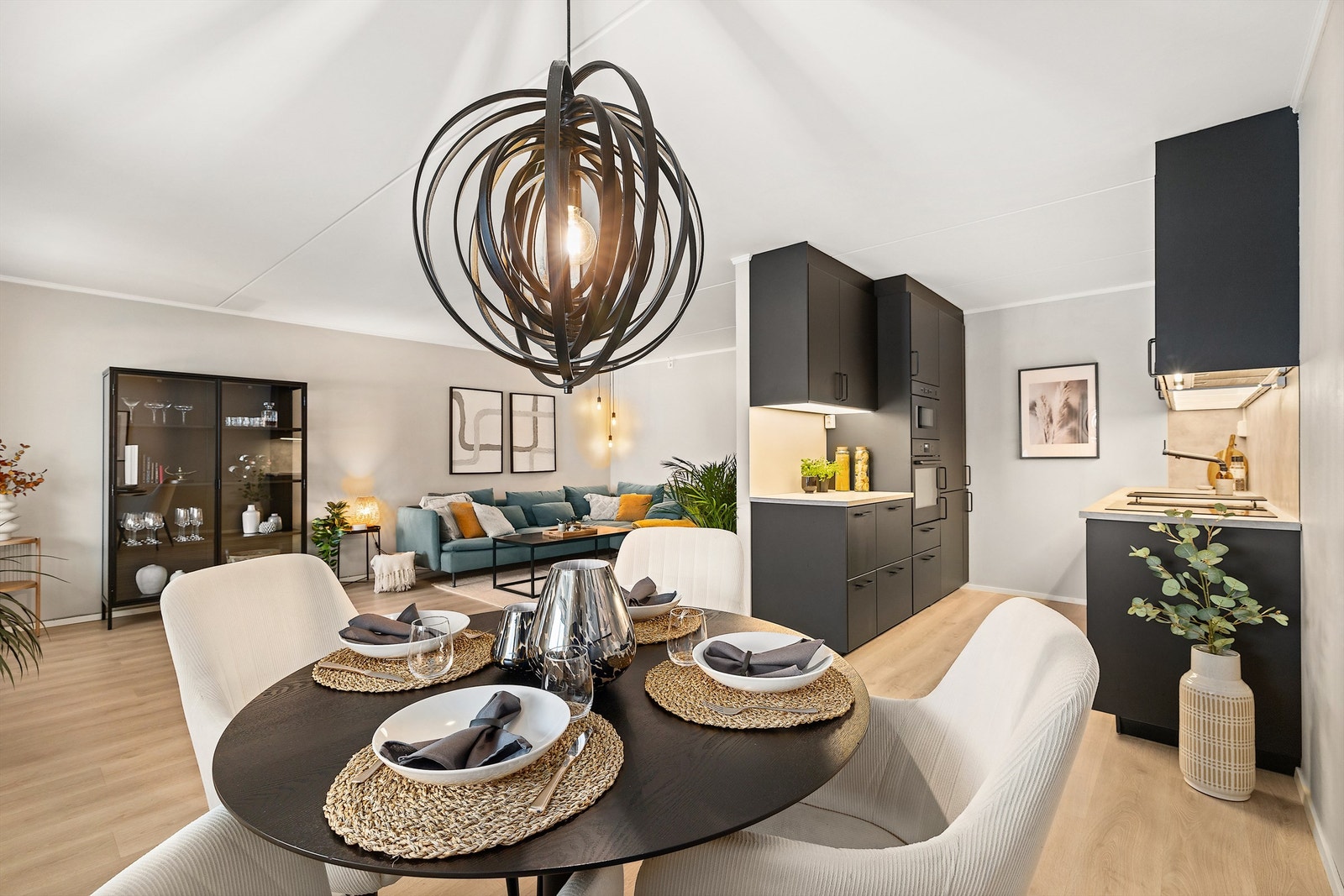 Her er det enkelt å underholde gjester mens man legger siste hånd på verket. Galleribilde