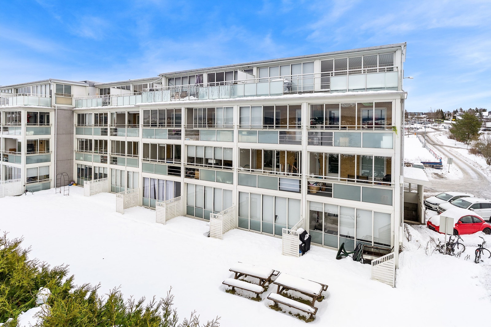 Solsletta Borettslag er et frittstående borettslag fra 1997 - med gang- og sykkelavstand til Lillestrøm sentrum Galleribilde