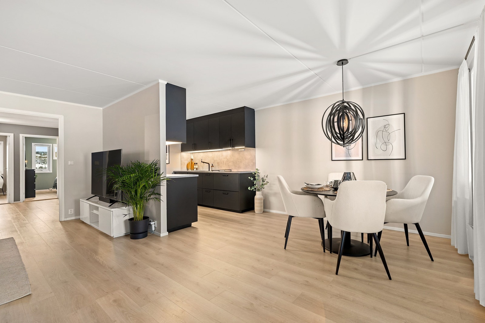 Den åpne løsningen gir en god romfølelse Galleribilde