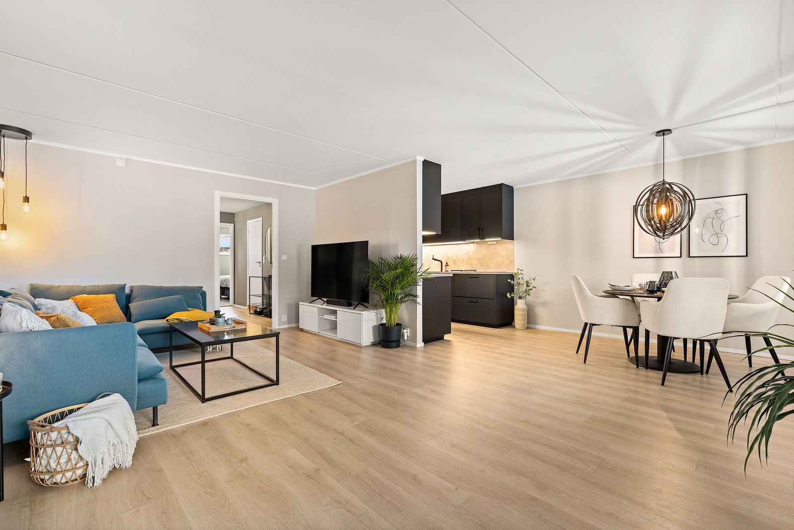 Eiendomsmegler Krogsveen v/Christian Blenne Lien ønsker velkommen til Instituttveien 17 Galleribilde