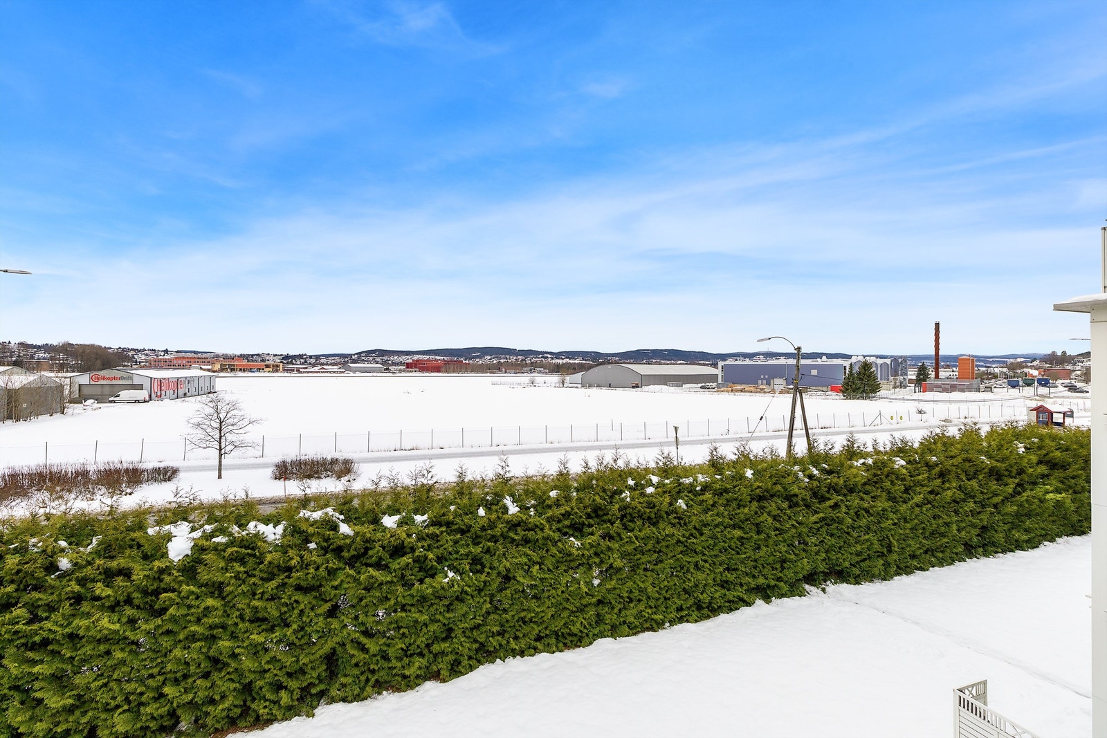 Utsikt fra leiligheten mot Kjeller flyplass Galleribilde