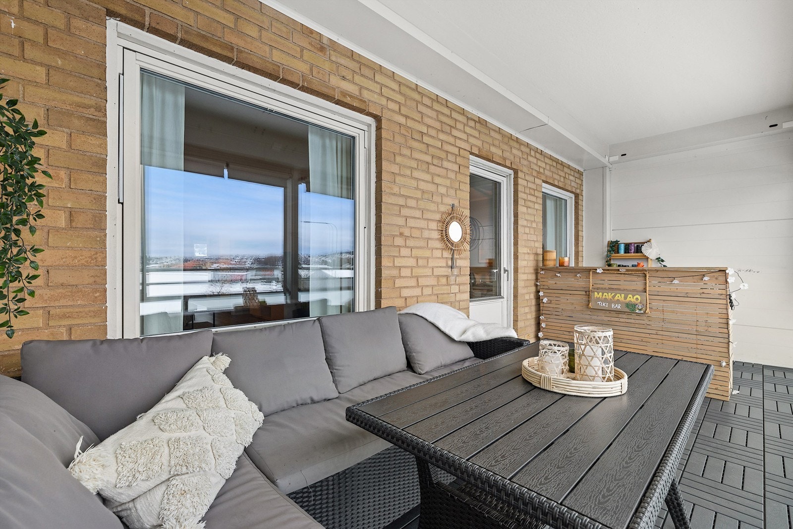 Her er det god plass til både sittegruppe og spisebord. Galleribilde