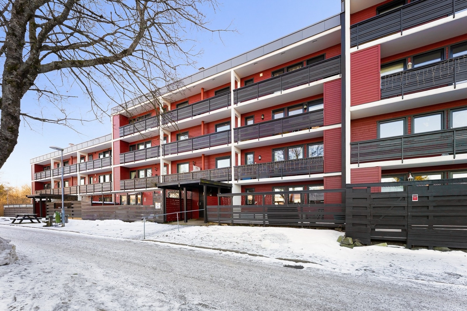 Fasade øst med inngangsparti. Galleribilde