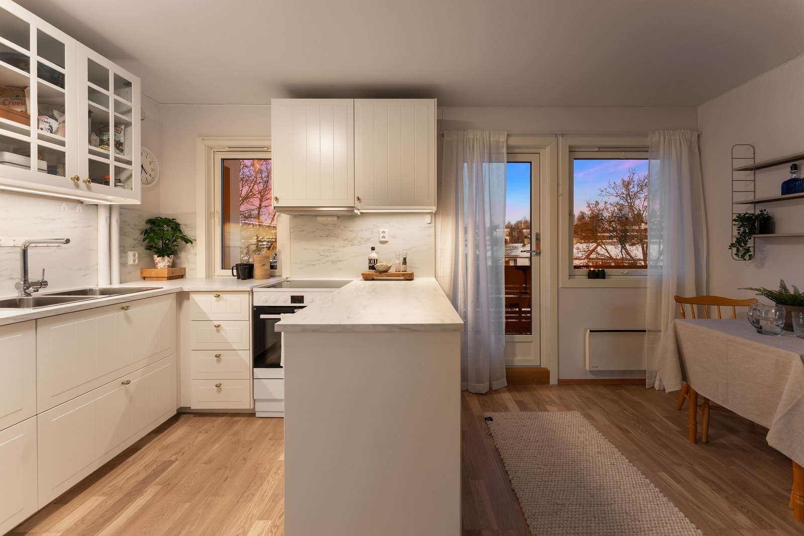 Kjøkken med ny Ikea-innredning fra 2024. Galleribilde