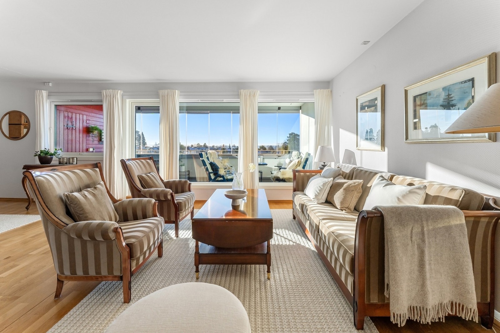 Nye vinduer og terrassedører fra 2019 (byttet ut i regi av borettslaget). Galleribilde