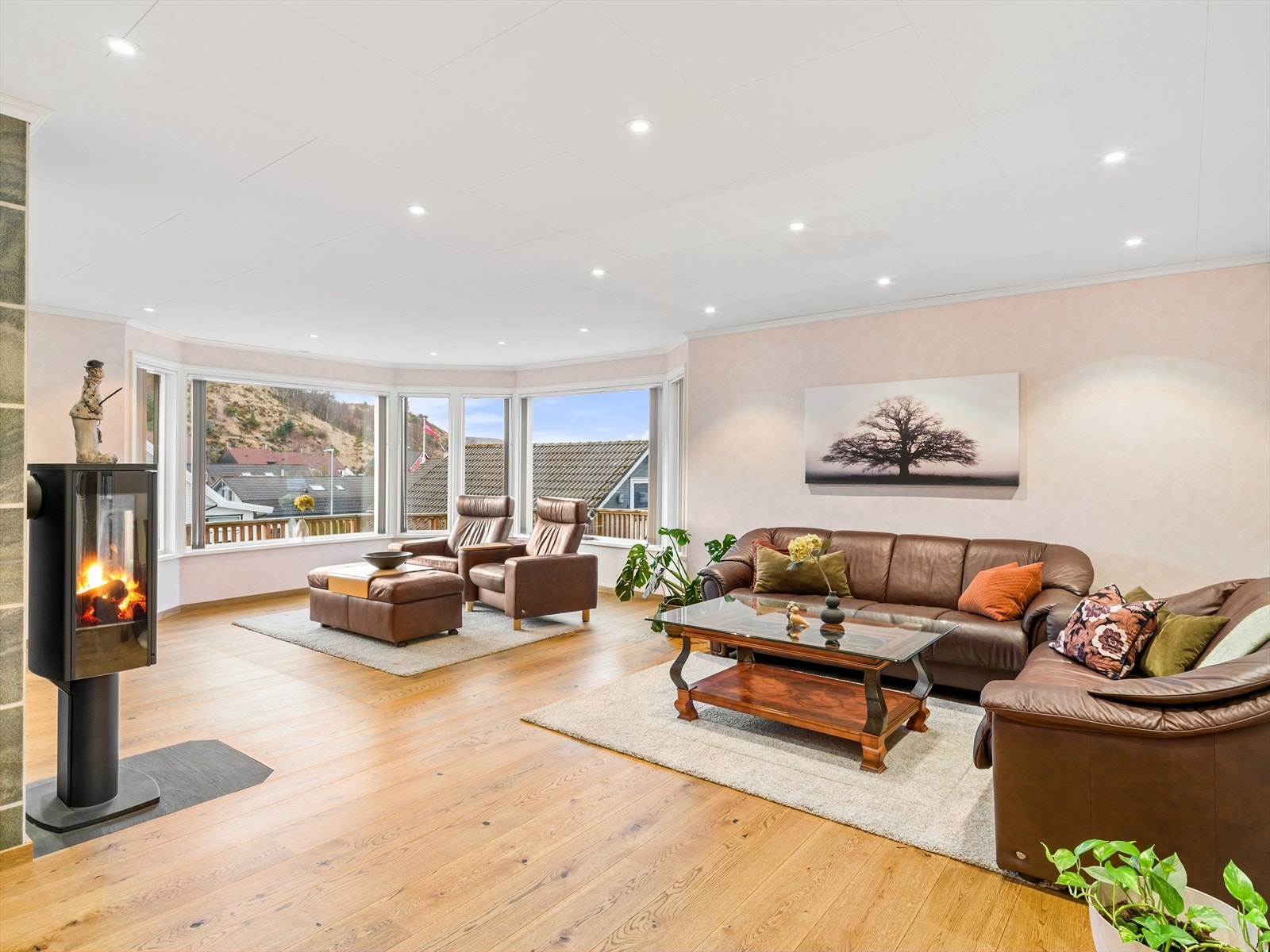 Store vinduer med fin utsikt Galleribilde