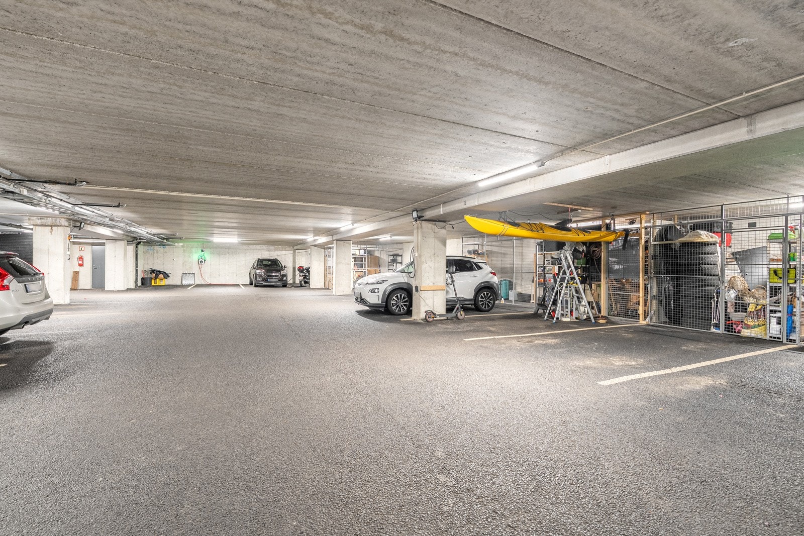 Du har egen parkeringsplass i lukket garasjeanlegg. Galleribilde