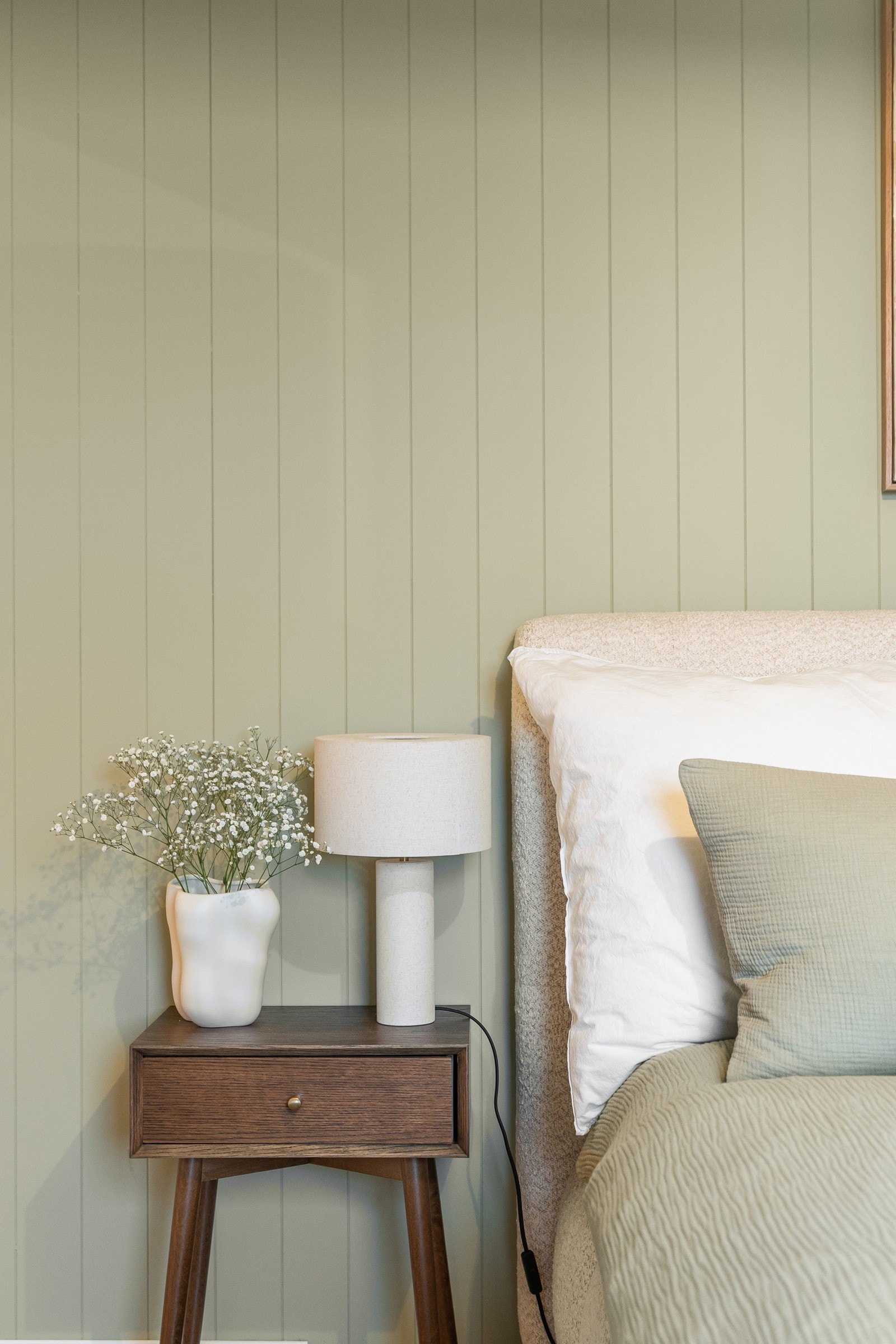 Rommet er malt i en dus grønn farge som gir en god atmosfære. Galleribilde