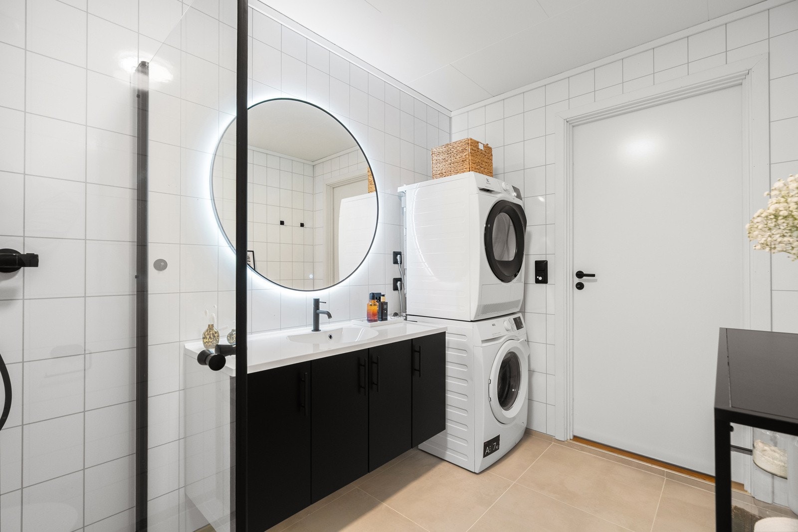 Det er selvfølgelig varmekabler på badet, som gjør det litt enklere når du må opp tidlig om morgenen. Galleribilde