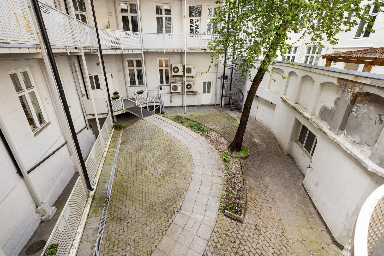 Flott felles bakgård. Galleribilde