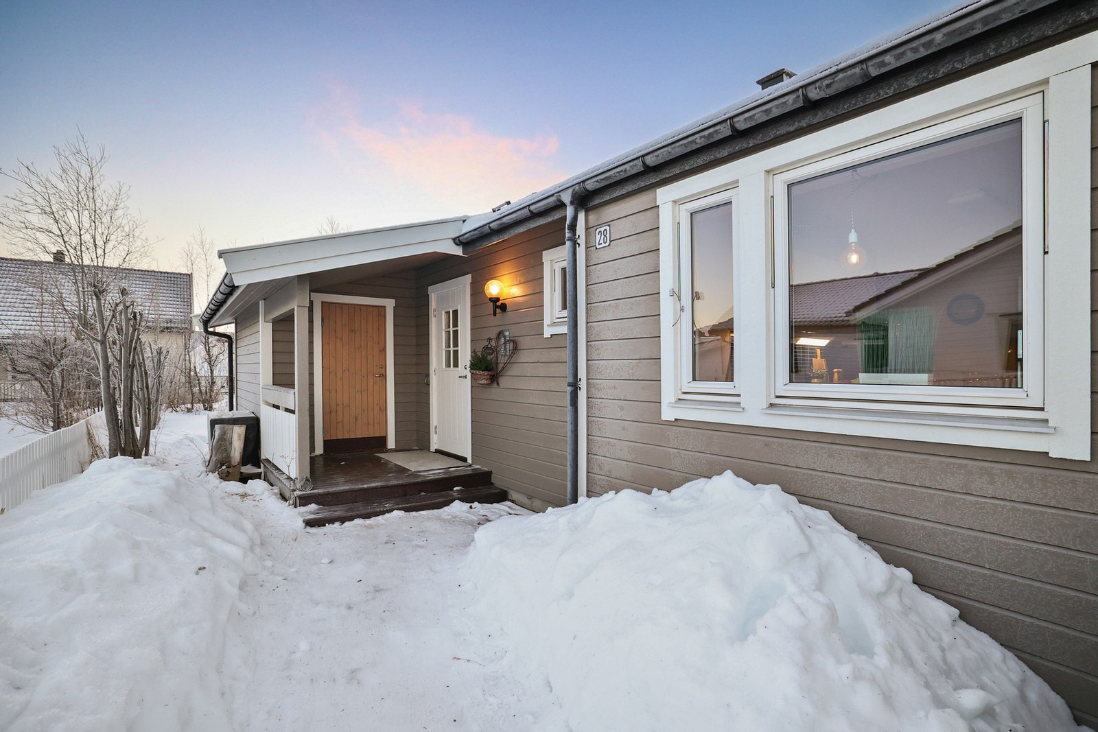 Boligen ligger i et rolig og familievennlig nabolag med kort vei til det meste av daglige nødvendigheter. Galleribilde