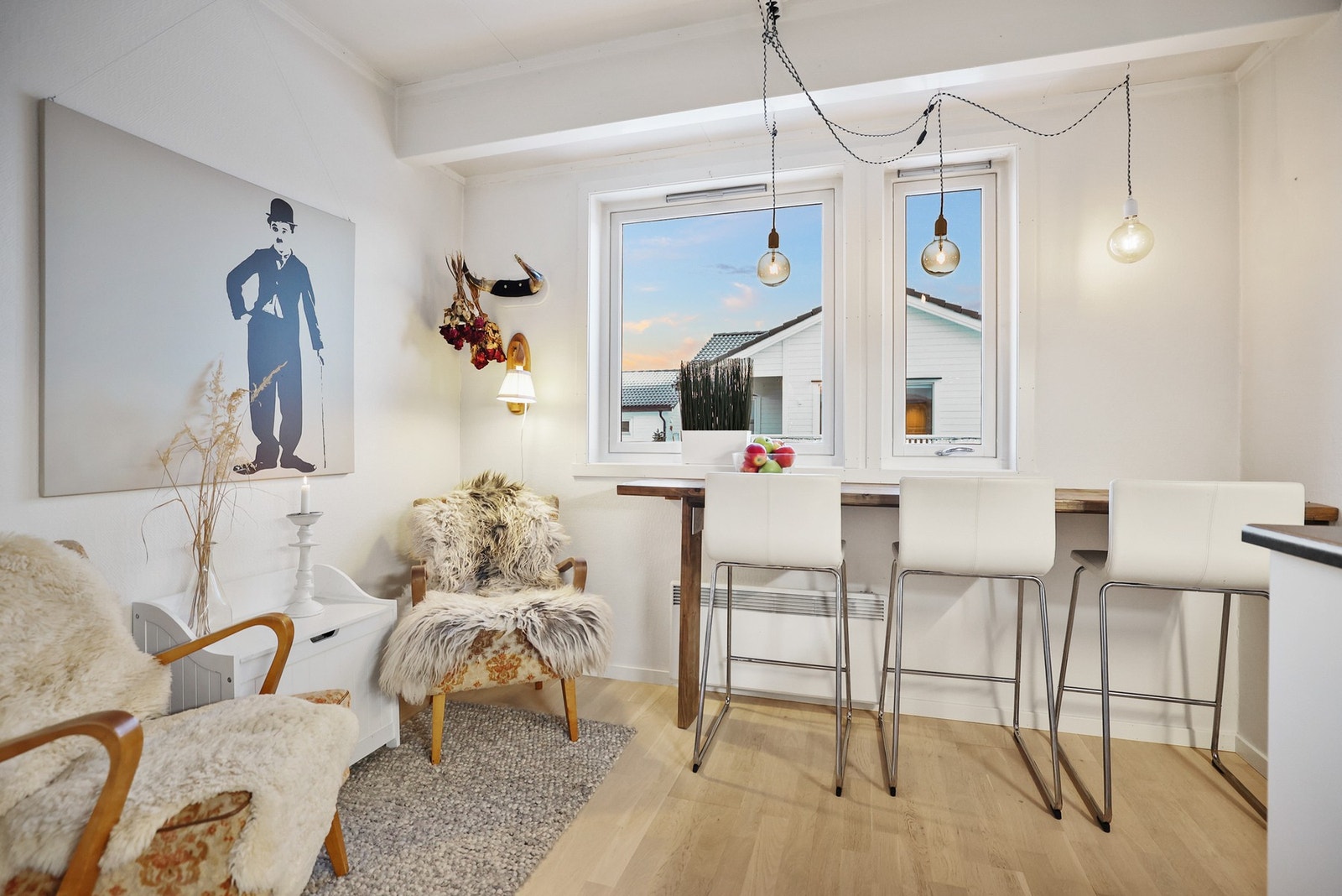 Her er det god plass til et spisebord med tilhørende stoler. Galleribilde