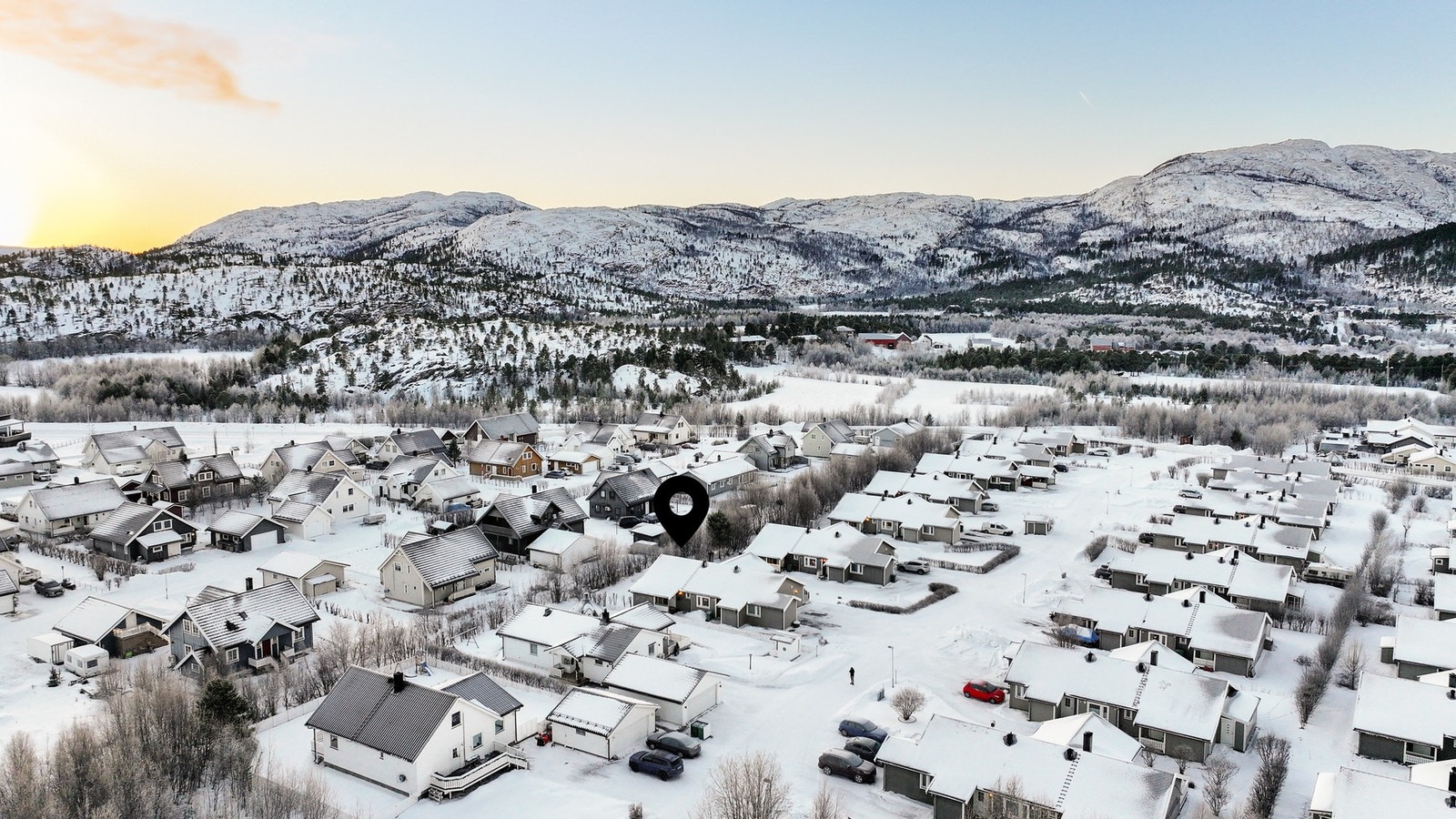 En lys og flott del av tomannsbolig med alt på ett plan. Galleribilde