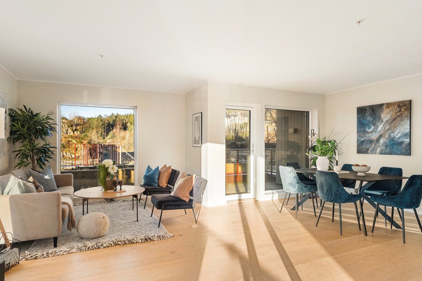 Allrommet måler hele 48,4 kvm. Galleribilde