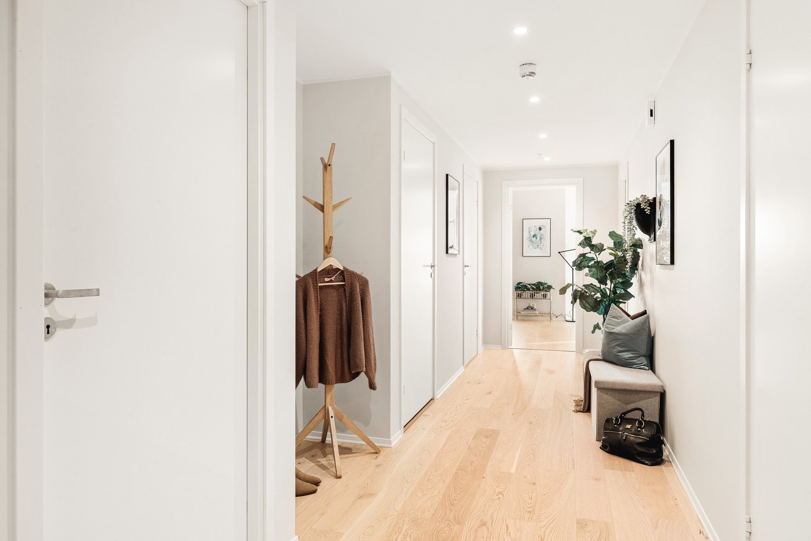 Gangen måles til 12,2 kvm og har et flott enstavs parkett på gulvet. Galleribilde