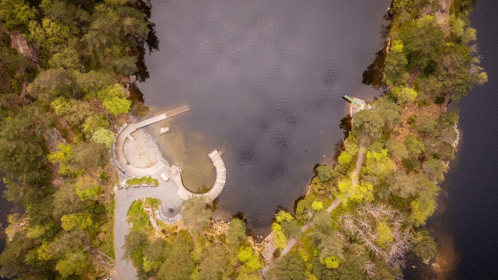 Ved Storavatnet finner du også Krohnegården badeplass. Galleribilde