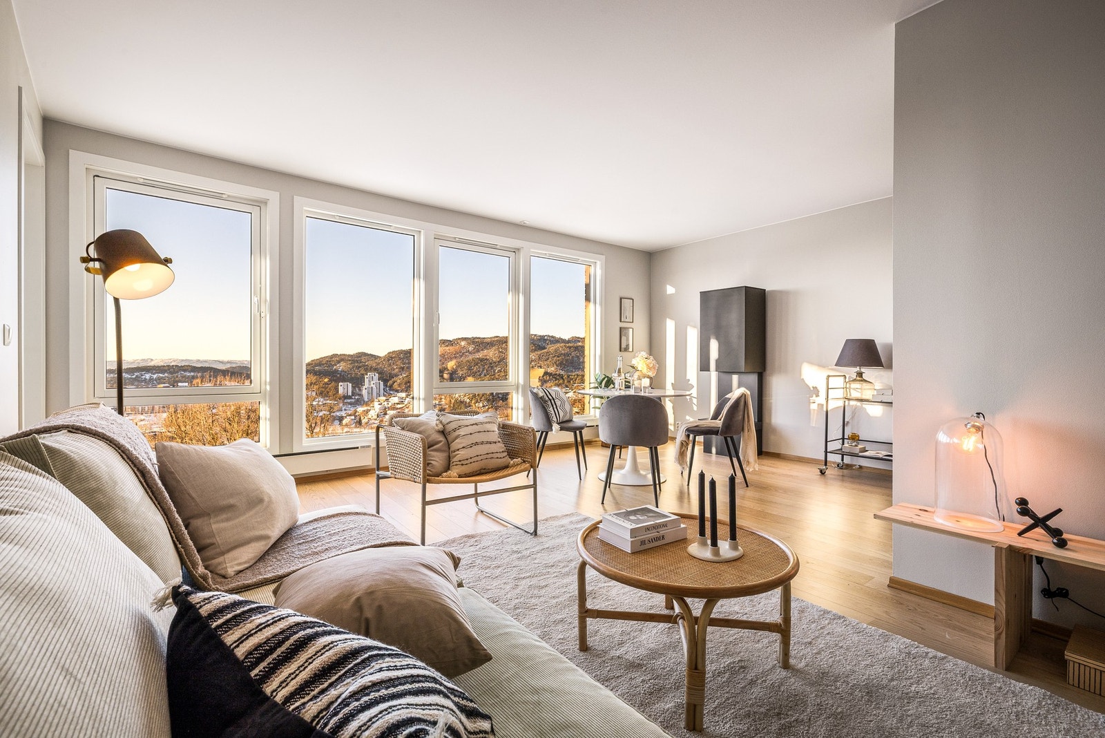 Fenomenalt beliggende stor 2 roms m/heis, garasje og 11 kvm. altan Galleribilde