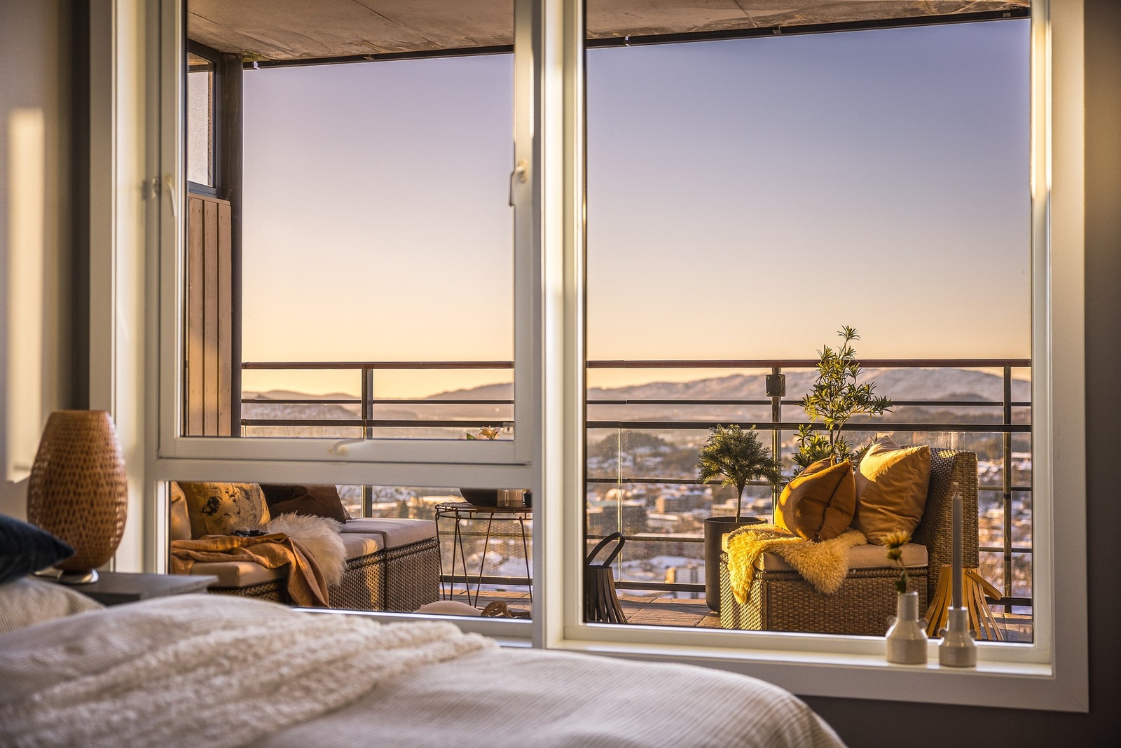 I likhet med stuen og altan, nyter man også her en ellevill utsikt. Galleribilde