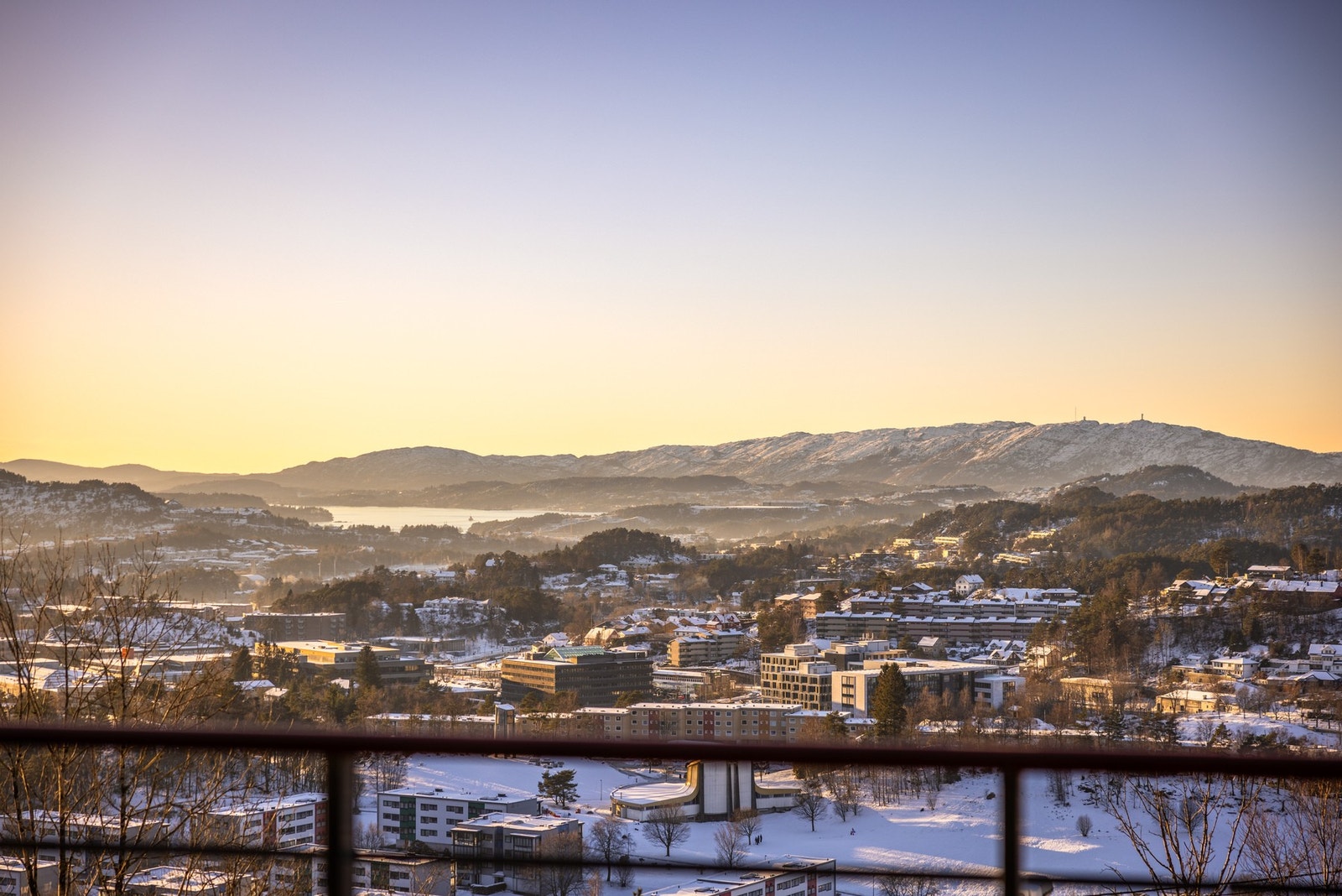Altanen frister med vidstrakt utsikt over Fyllingsdalen. Galleribilde