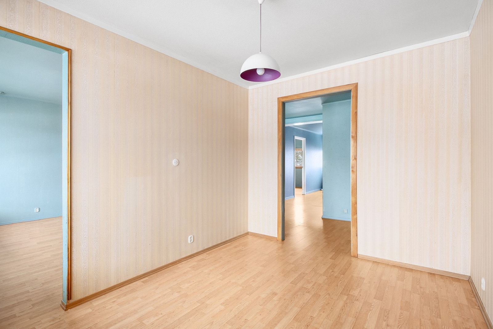 Det er god plass til møblering av seng med tilhørende nattbord og en garderobeløsning Galleribilde