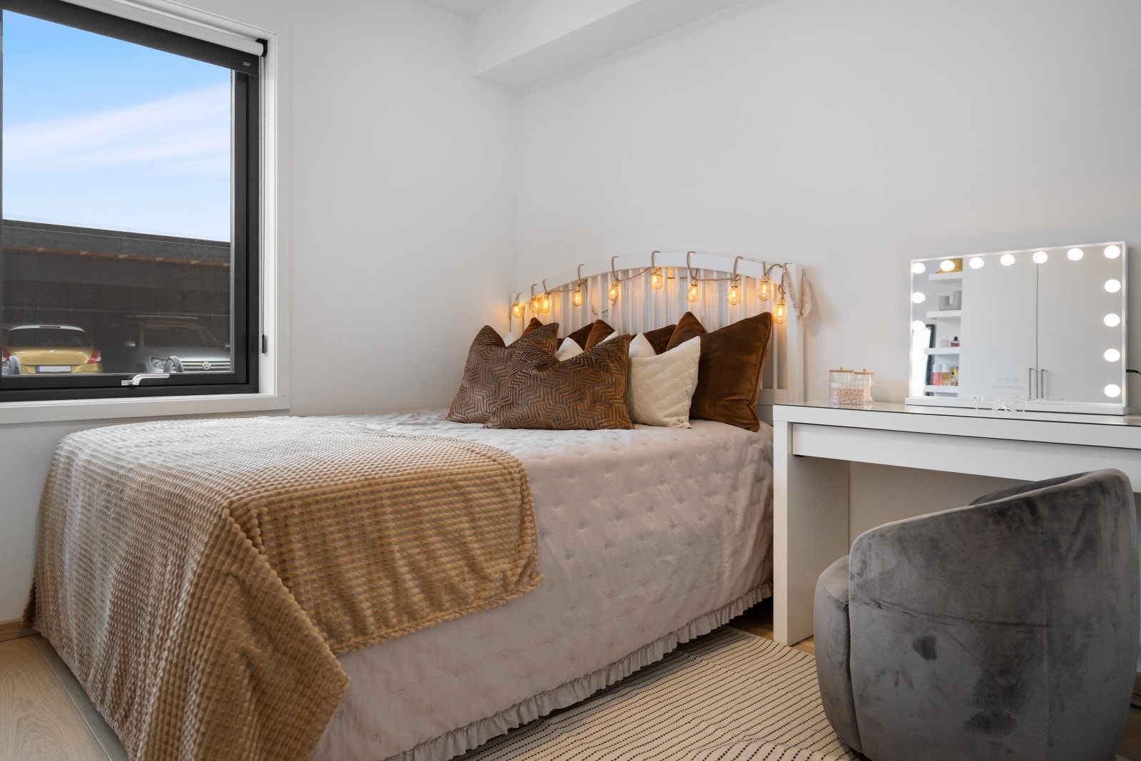 Soverommene har plass til seng, nattbord og annet ønsket møblement. Galleribilde