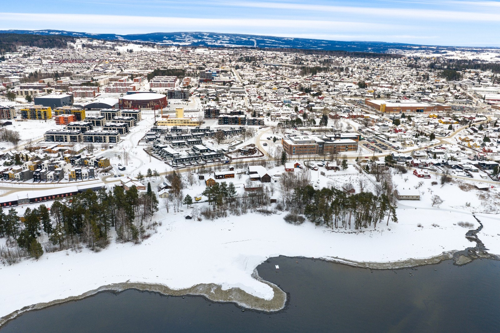Leiligheten ligger svært sentralt og gunstig til, med kort vei til alle nødvendige fasiliteter og servicetilbud i en travel hverdag. Galleribilde