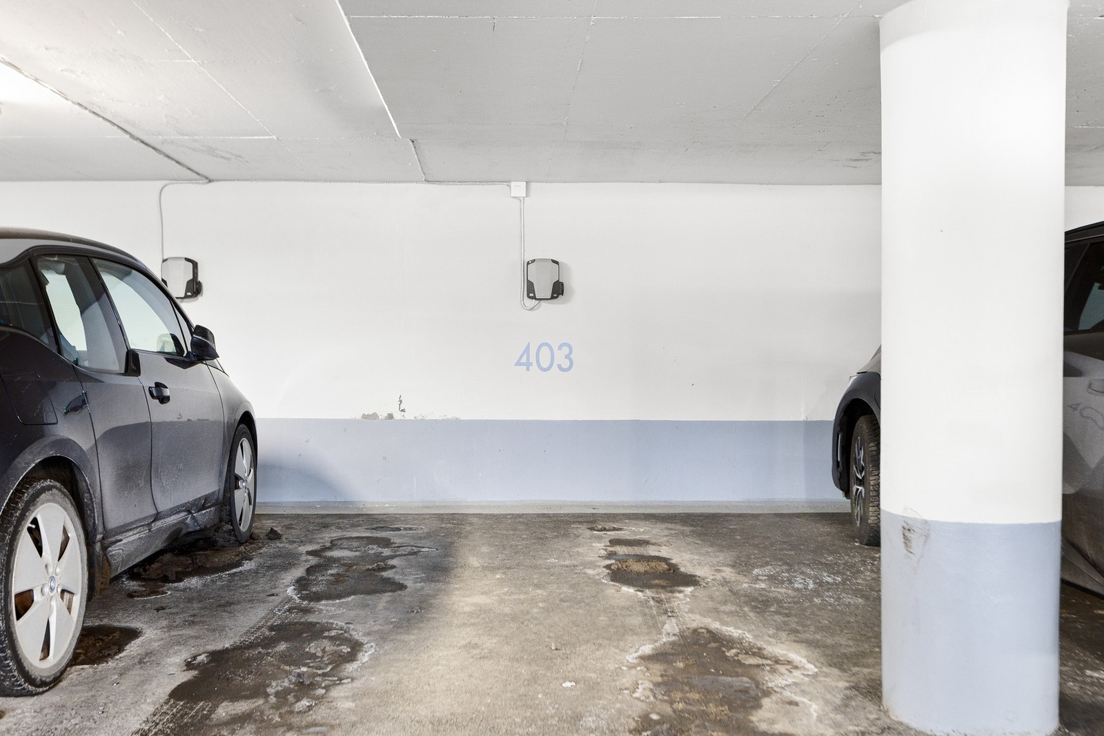 Det medfølger en parkeringsplass i felles garasjeanlegg. Galleribilde