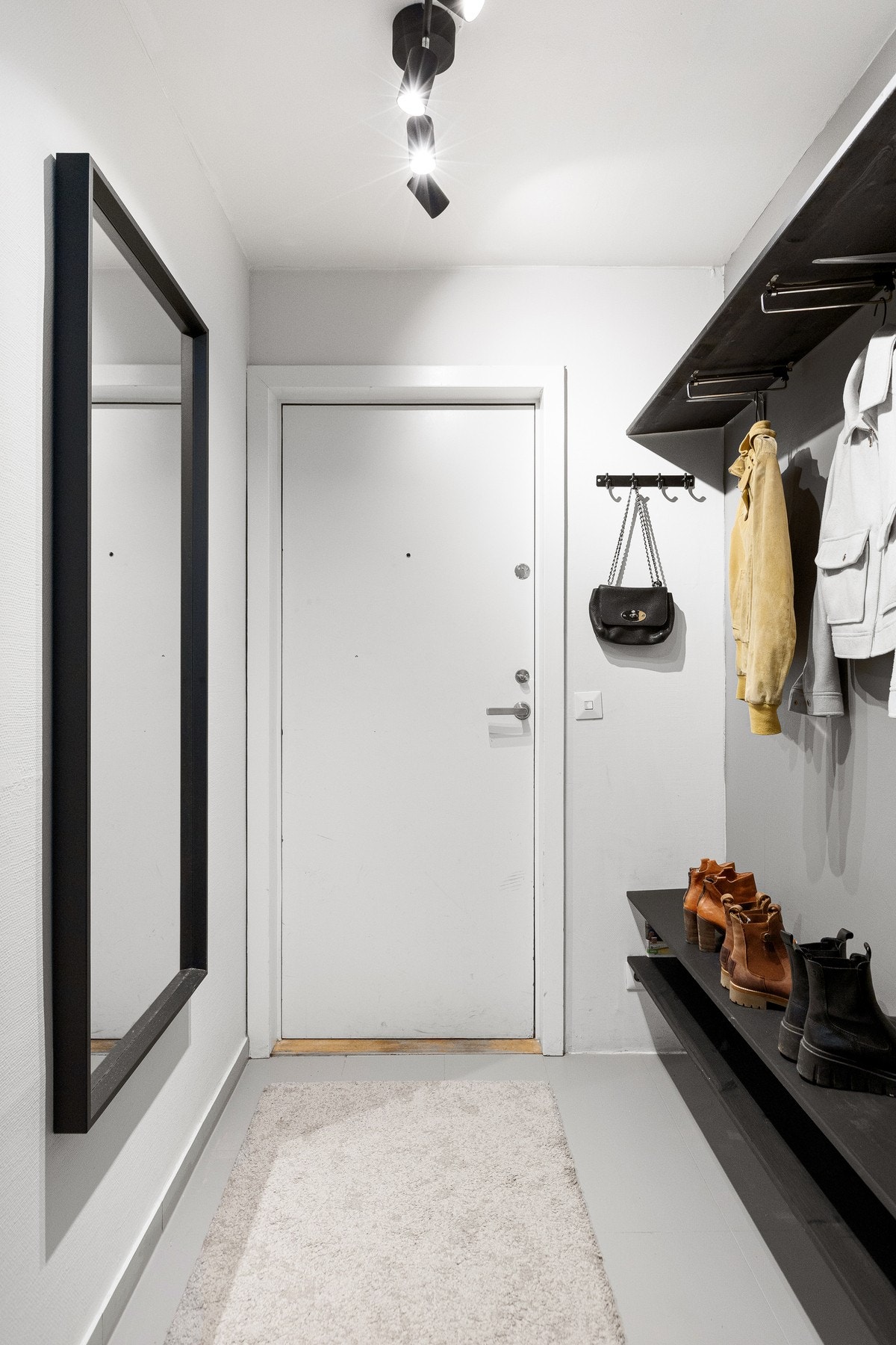 Det er heisadkomst direkte til etasjen fra inngangs- og parkeringsplan. Galleribilde