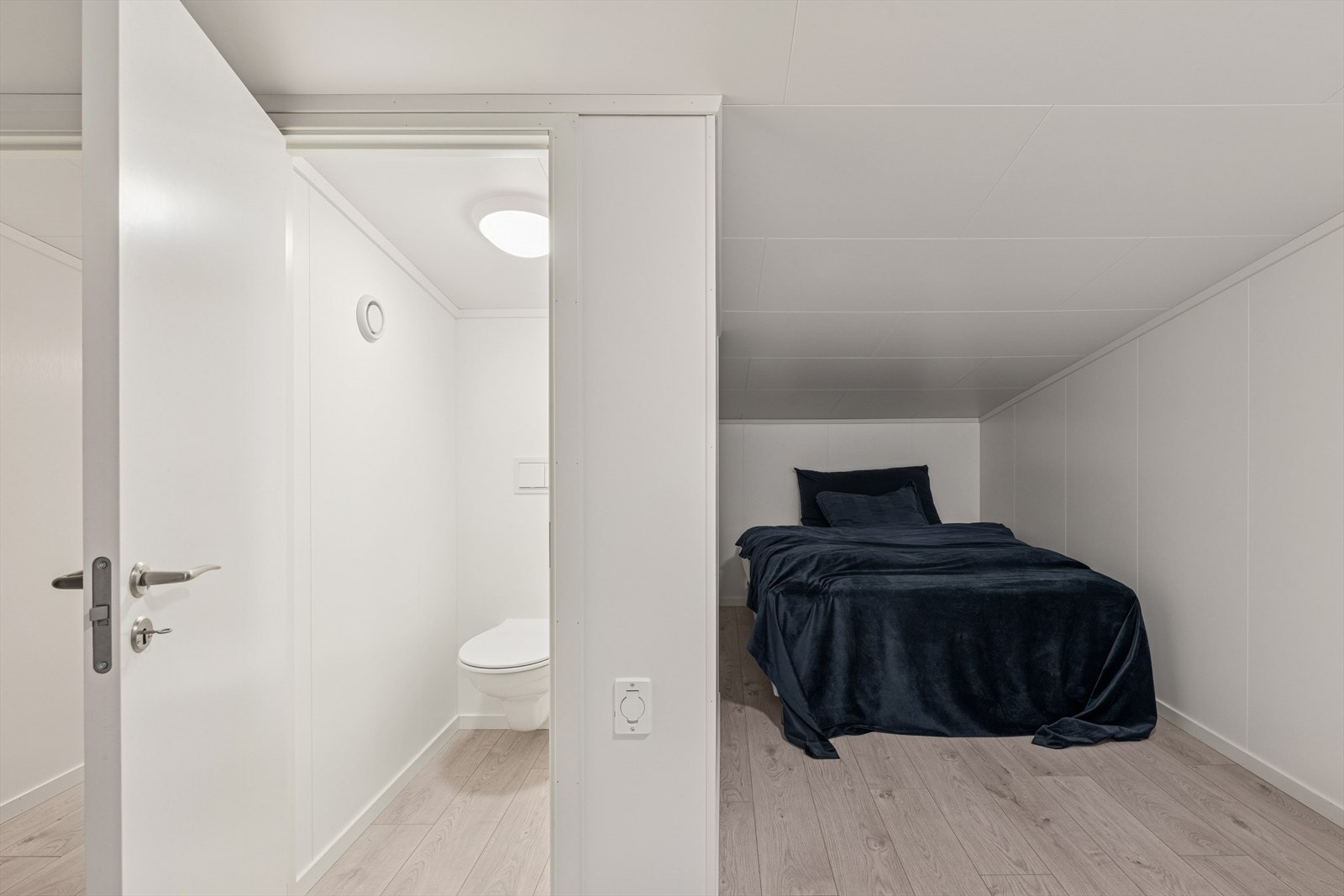 I boligens tredje etasje finner du en hems. Denne er ikke godkjent for varig opphold pga. lav takhøyde. Galleribilde