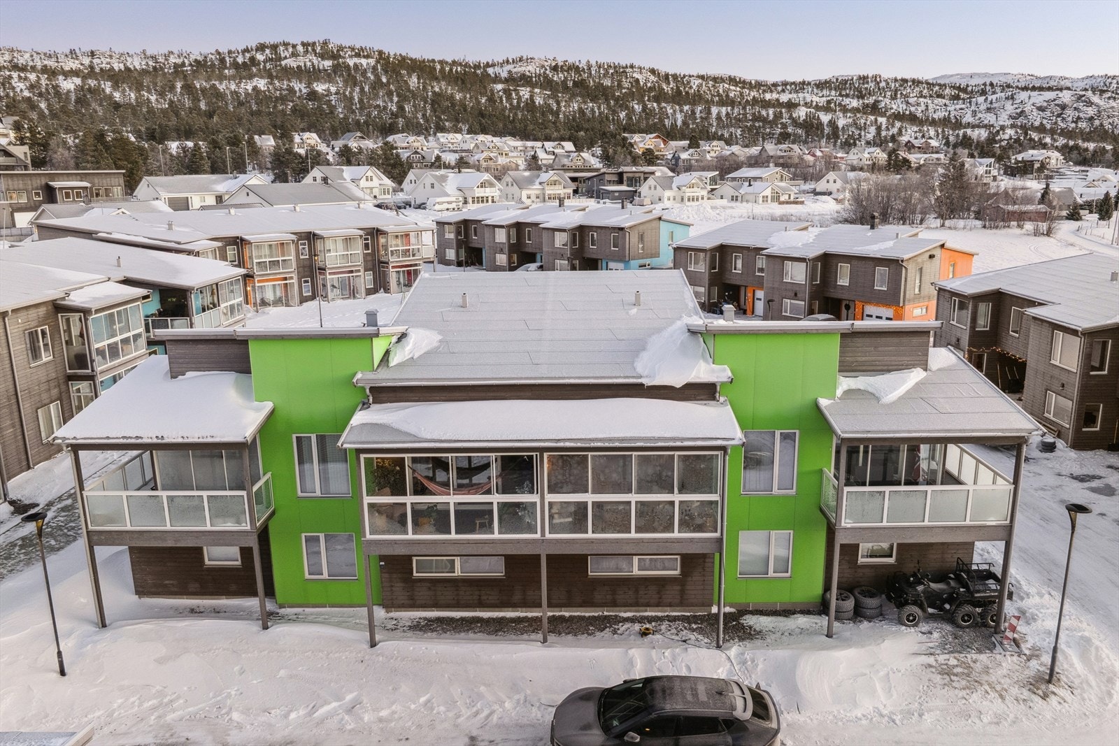 Fra Sagali er det rundt 7 km til Alta sentrum, hvor du finner et bredt utvalg av servicetilbud. Galleribilde