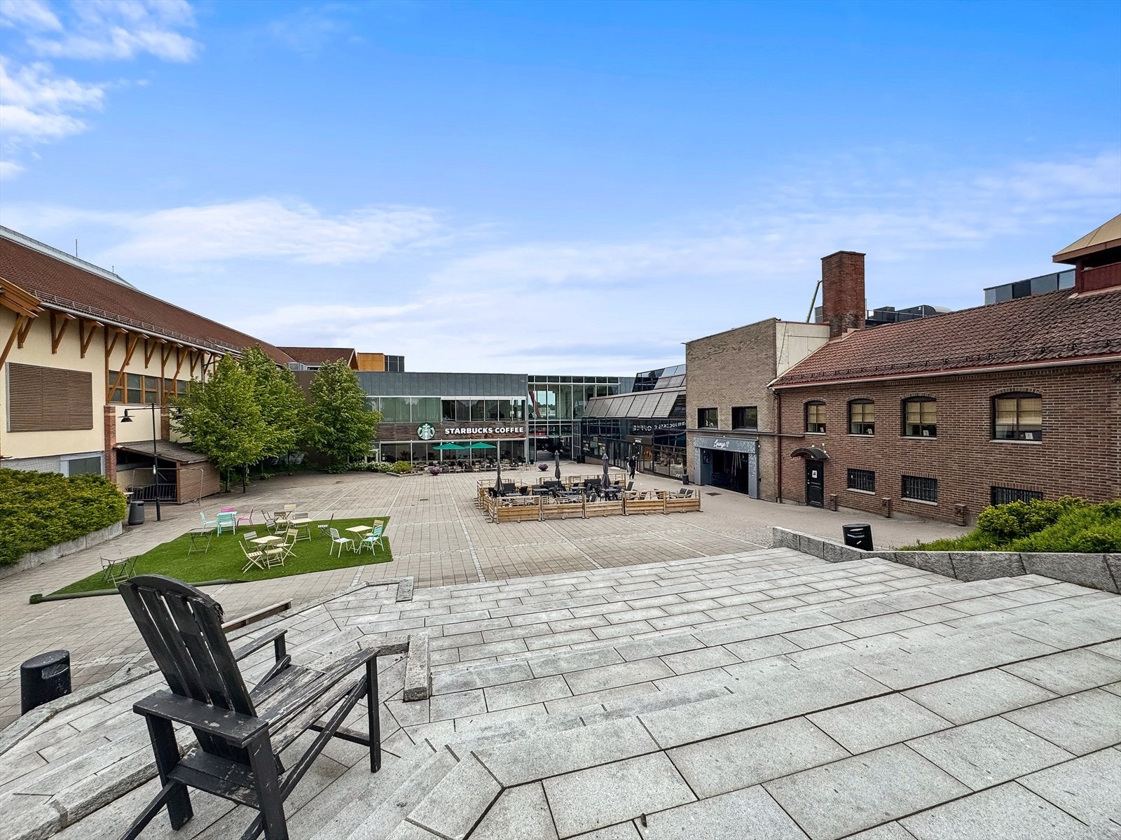 Jessheim torg og Jessheim storsenter. Galleribilde