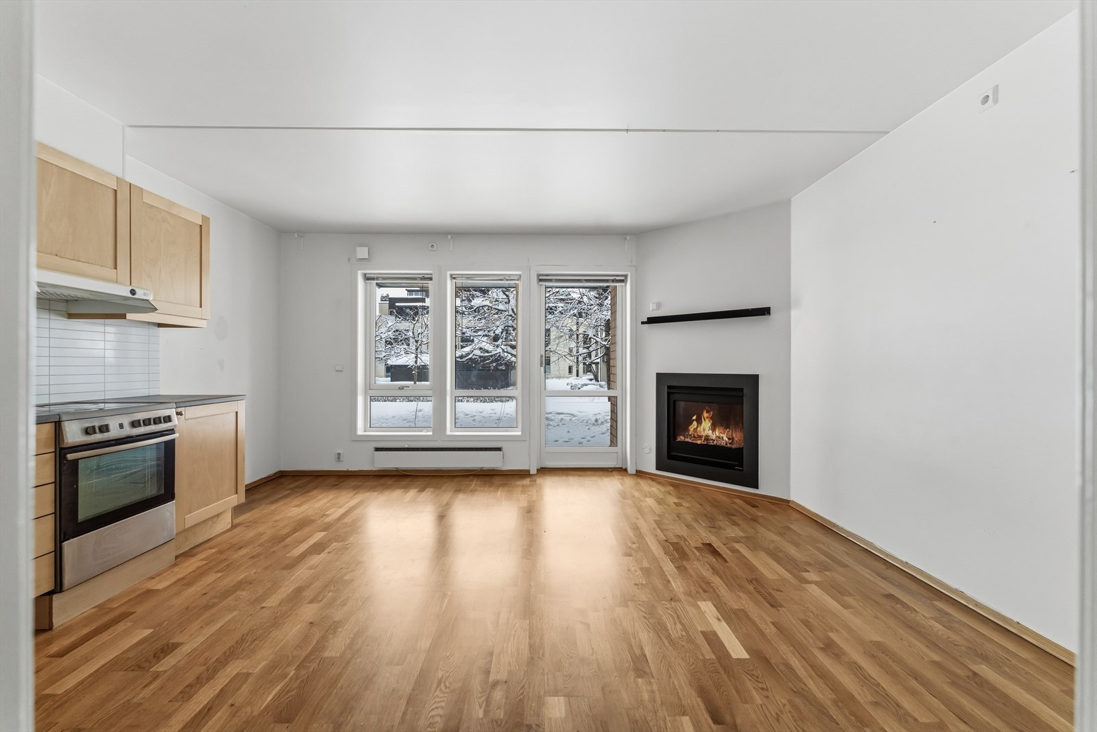 Leiligheten har stue og kjøkken i moderne åpen planløsning. Galleribilde