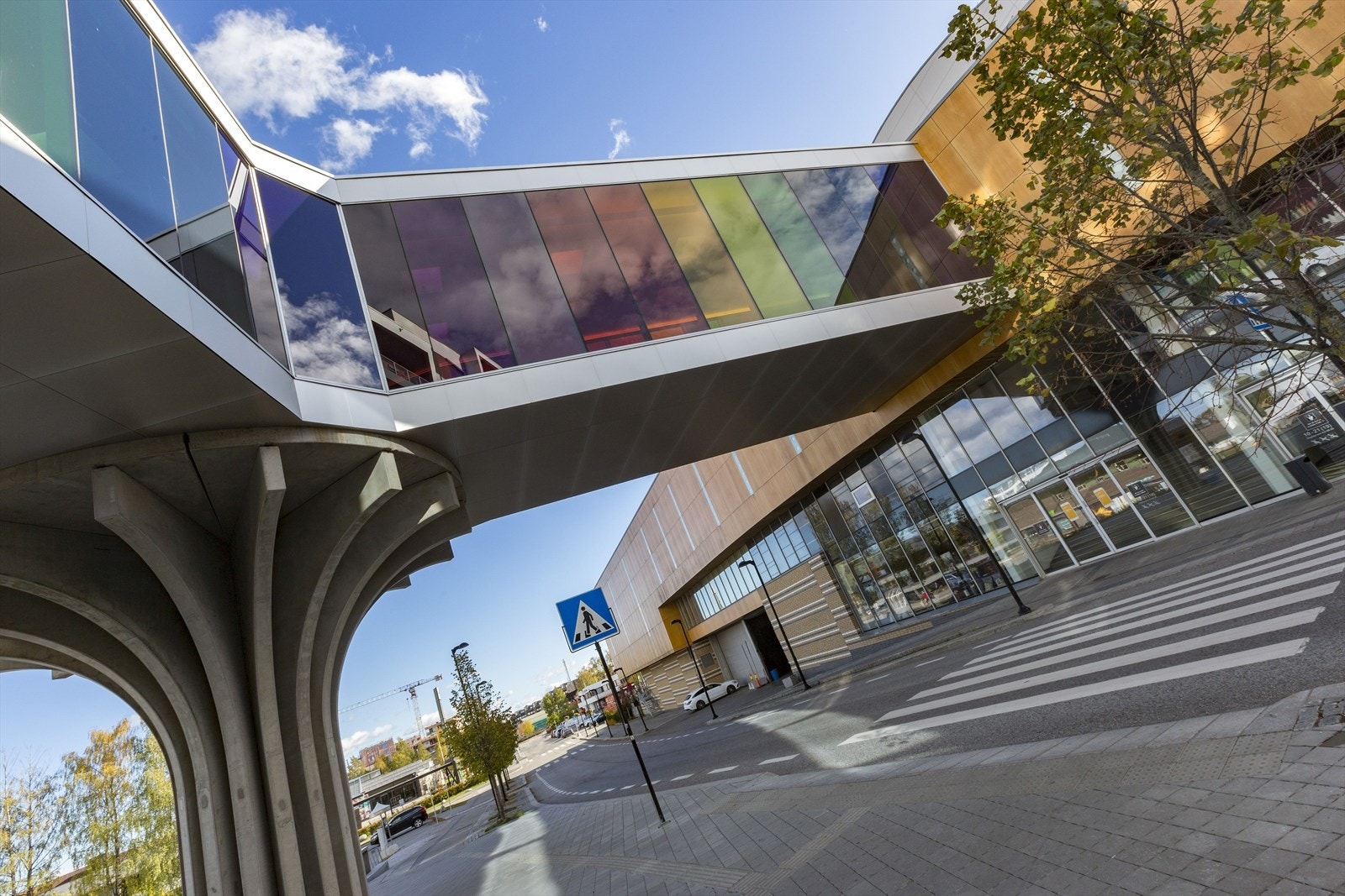 Kort gangavstand til Jessheim storsenter, som kan by på ca 140 butikker og serveringssteder. Galleribilde