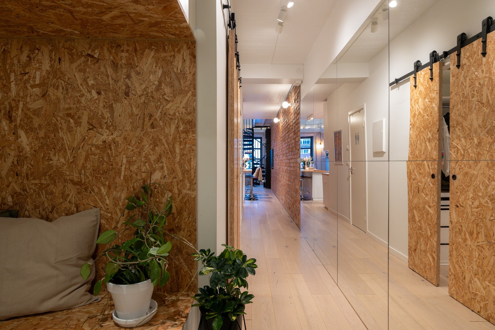 Her blir du møtt av en innbydende entré som gir et godt førsteinntrykk av leiligheten. Galleribilde