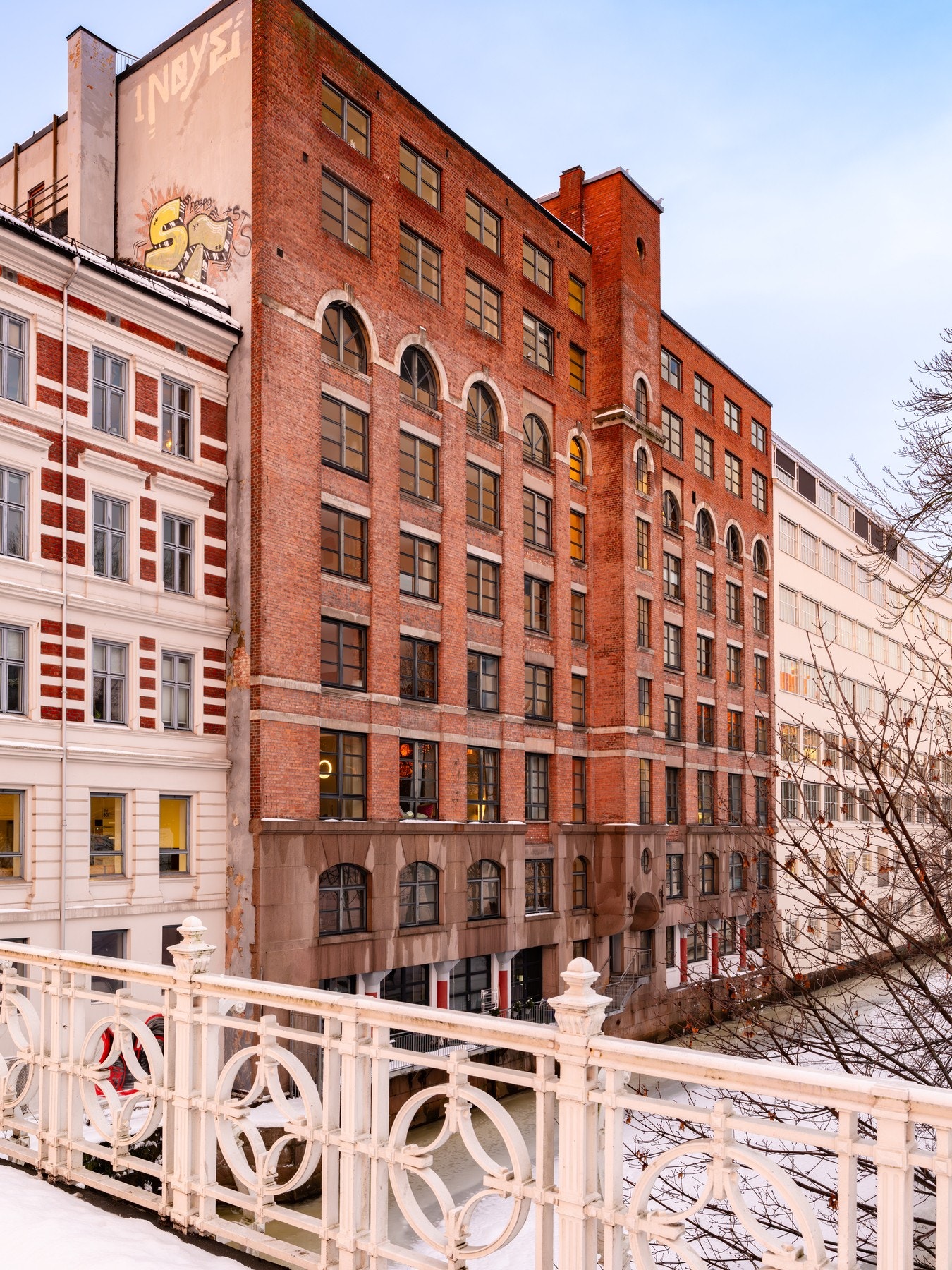 Christian Krohgs gate 30 ligger midt i smørøyet, midt mellom hjertet av Grünerløkka, Grønland, Tøyen og sentrumssonen. Galleribilde