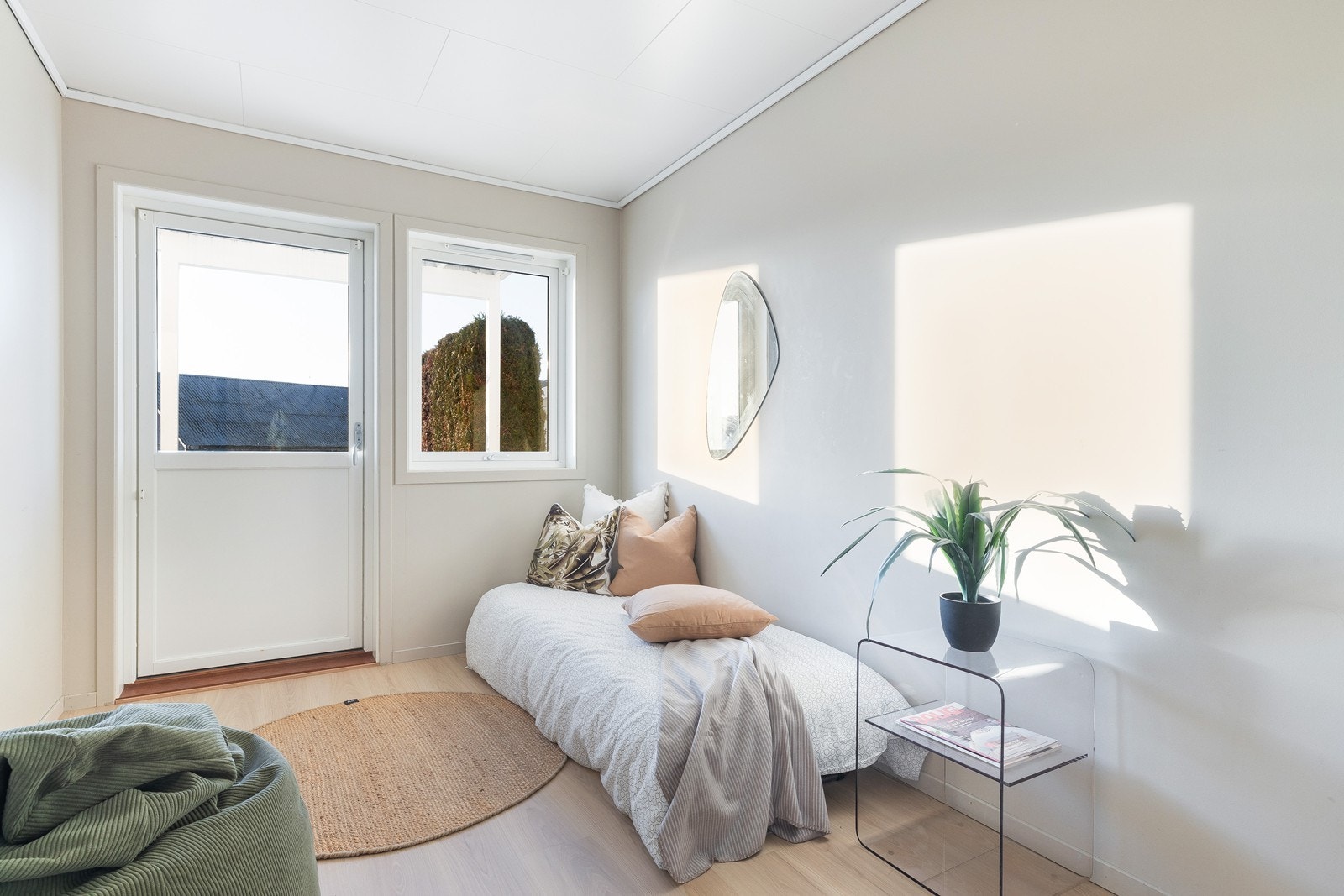 Soverommet 2, har utgang til fin sørvendt terrasse. Galleribilde