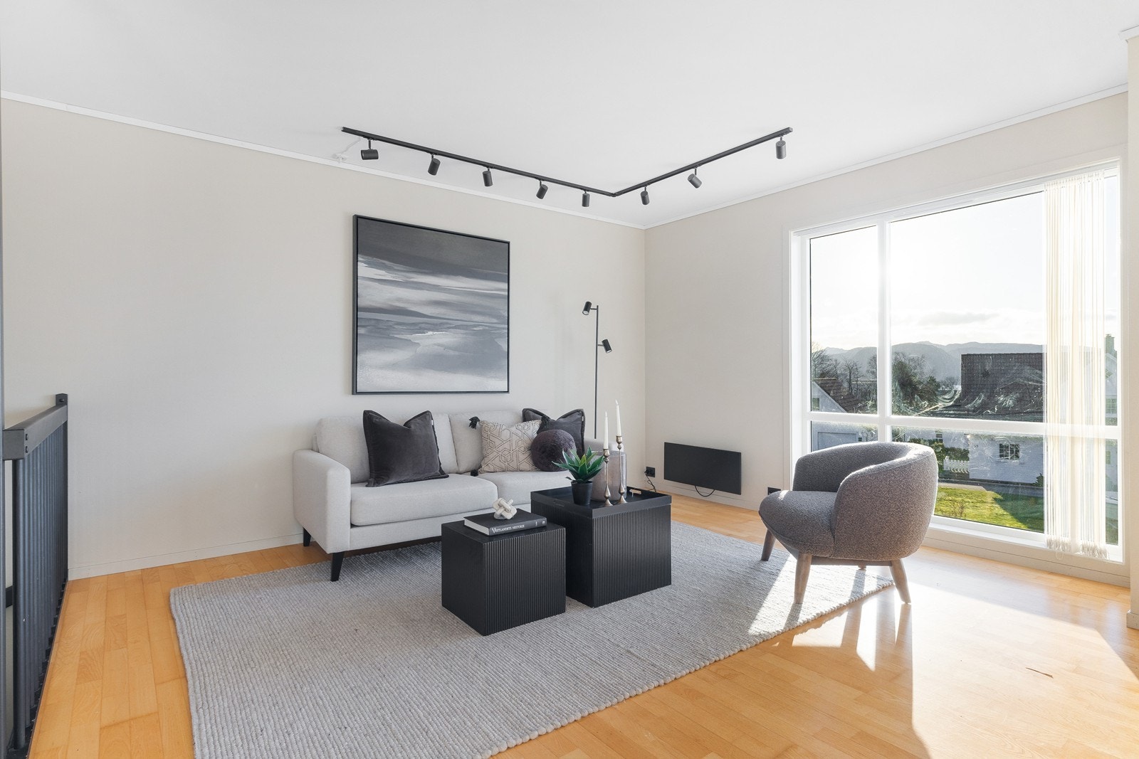 Stuen fremstår som møbleringsvennlig og er godt utgangspunkt for flere stiler. Galleribilde