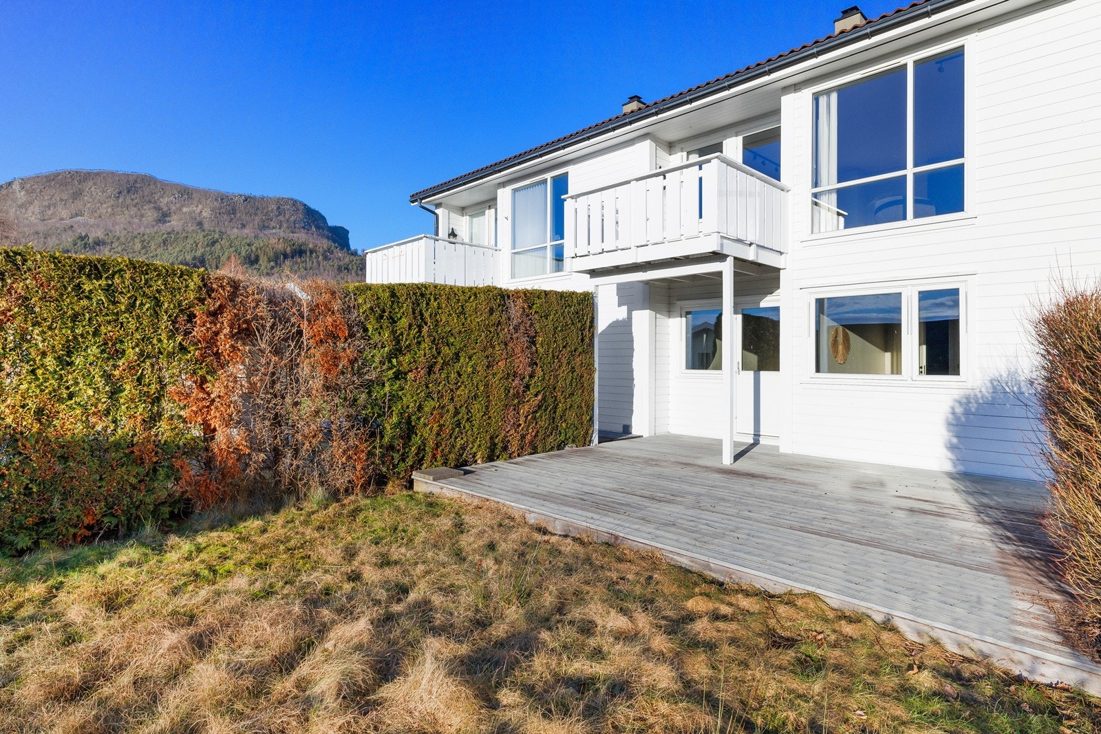 Her er plass til både utemøbler og grill. Galleribilde