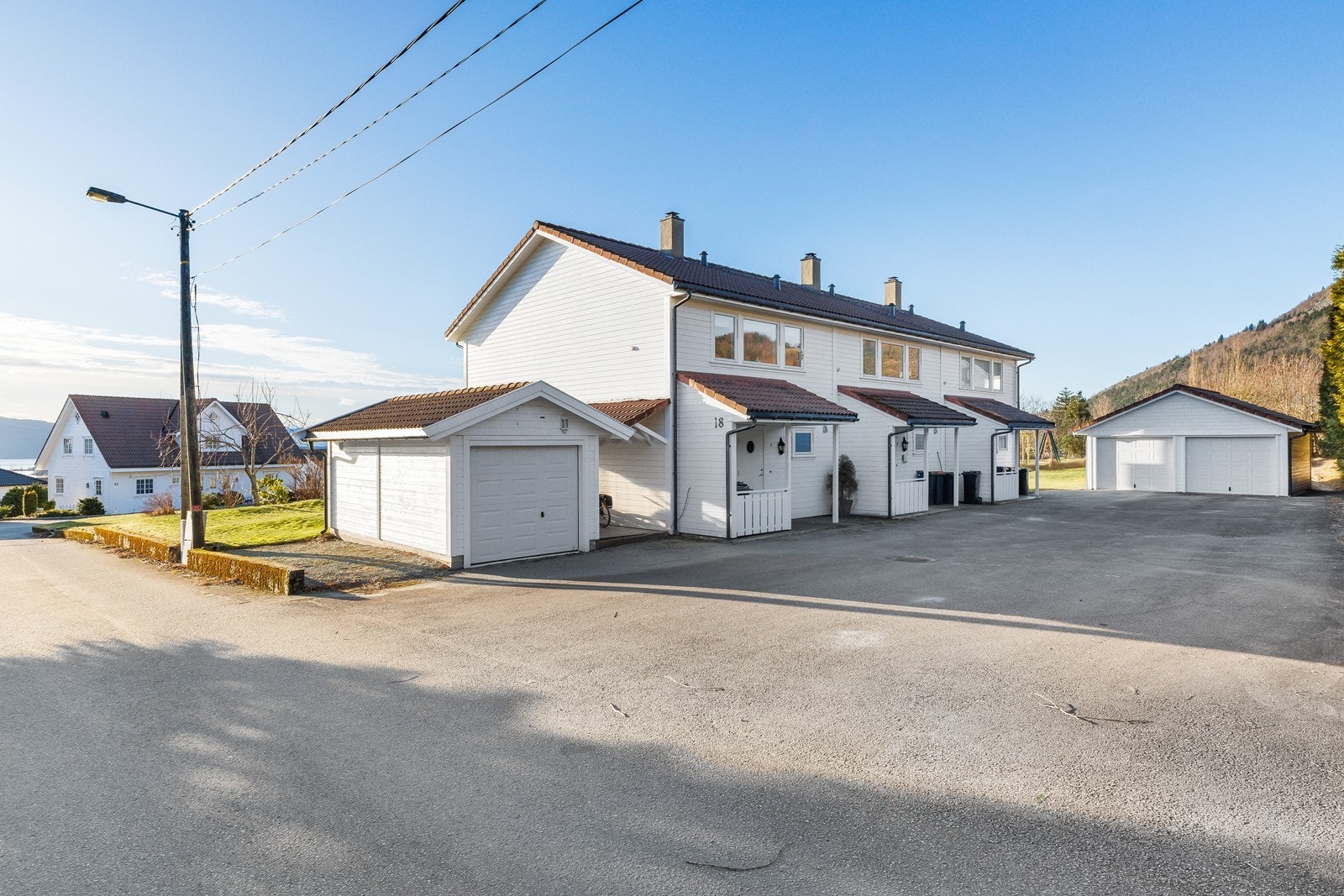 Romslig felles gårdsrom. Galleribilde