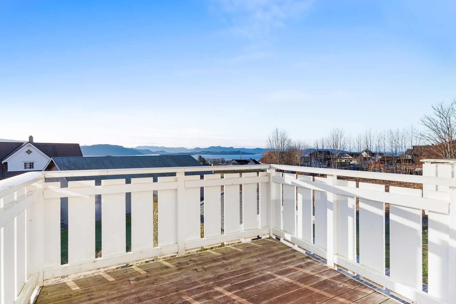 Balkongen har god plass til utemøbler - perfekt for morgenkaffen! Galleribilde