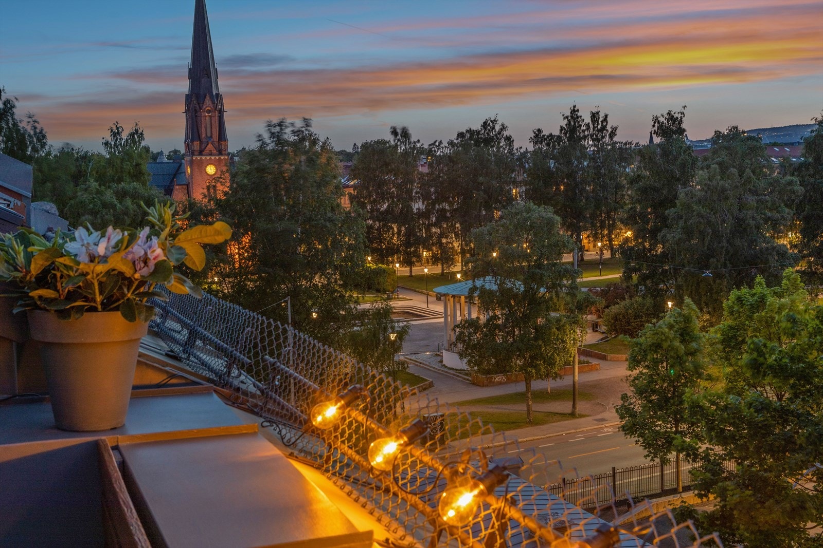 Utsikten mot Birkelunden er magisk på kveldstid Galleribilde