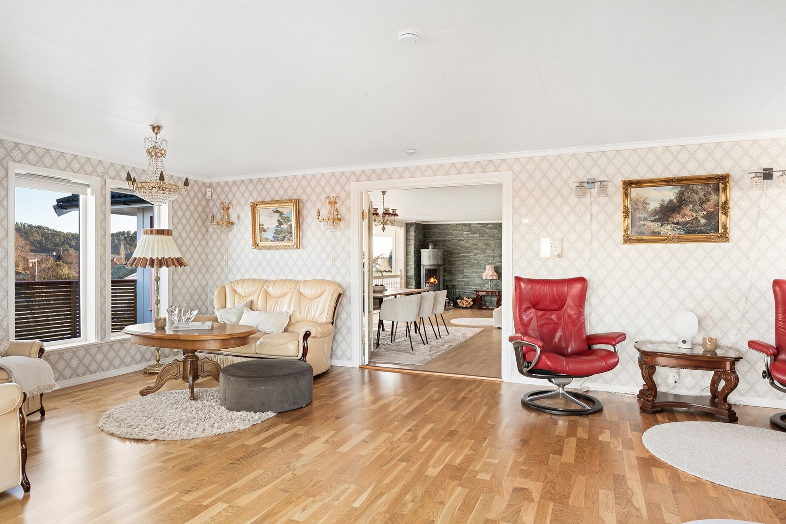 Det er varmefolie i denne stuen og deler av den andre stuen. Galleribilde