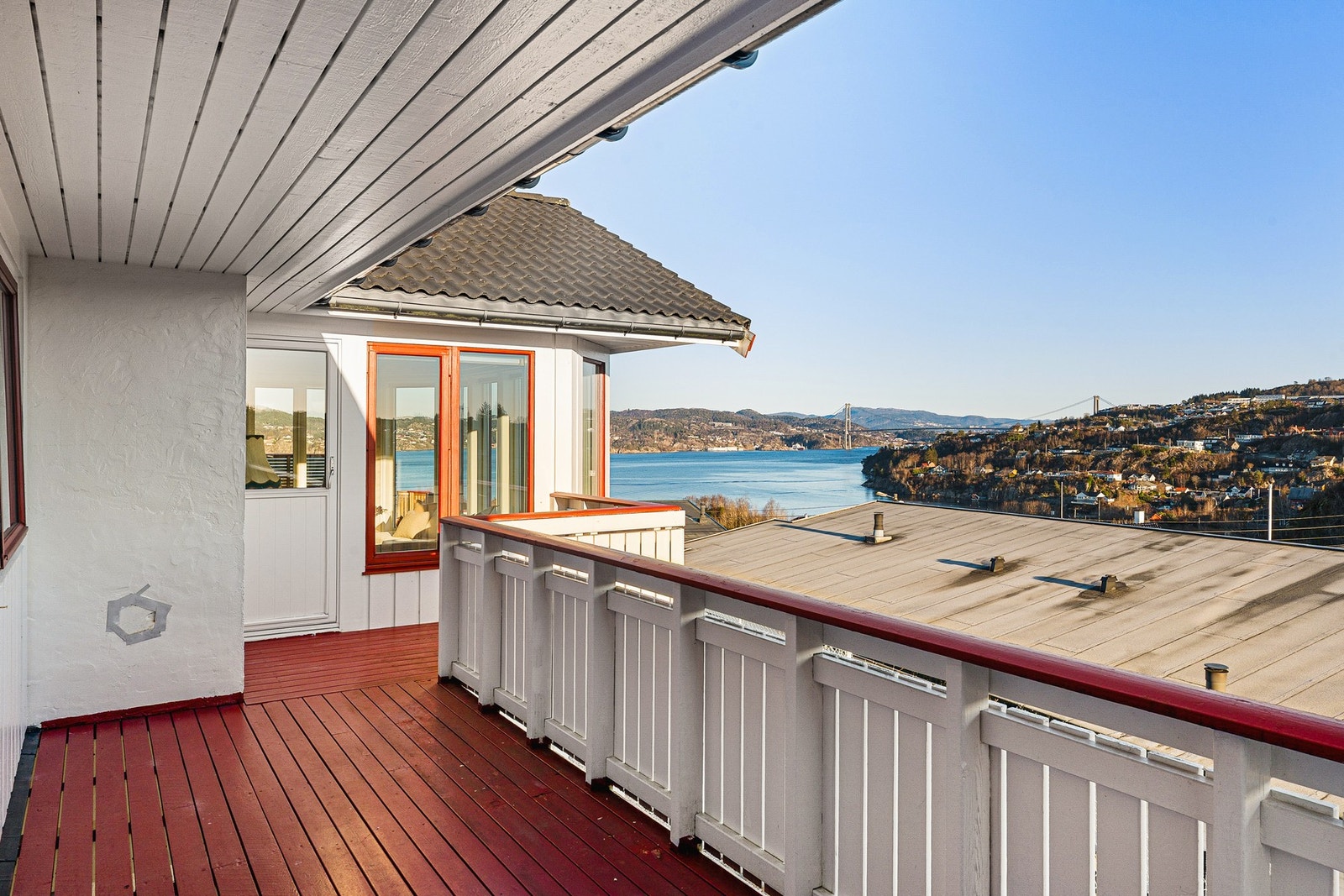 Denne terrassen måler 15,6 kvm, her også flott utsikt. Galleribilde