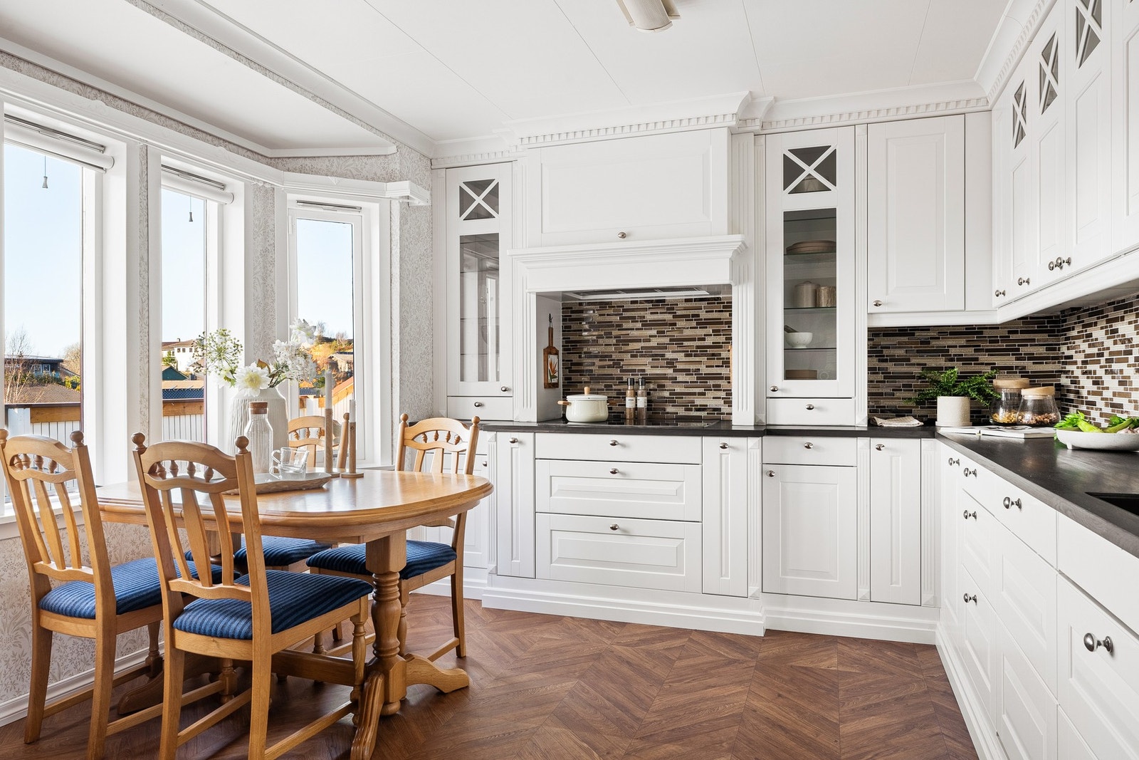 Flott kjøkken på 13,8 kvm. Galleribilde