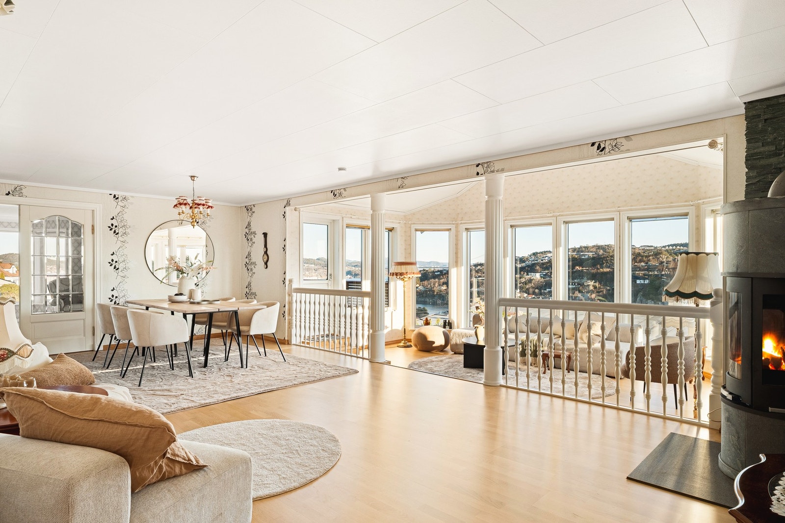 Stor og lys stue på 54,5 kvm. Galleribilde