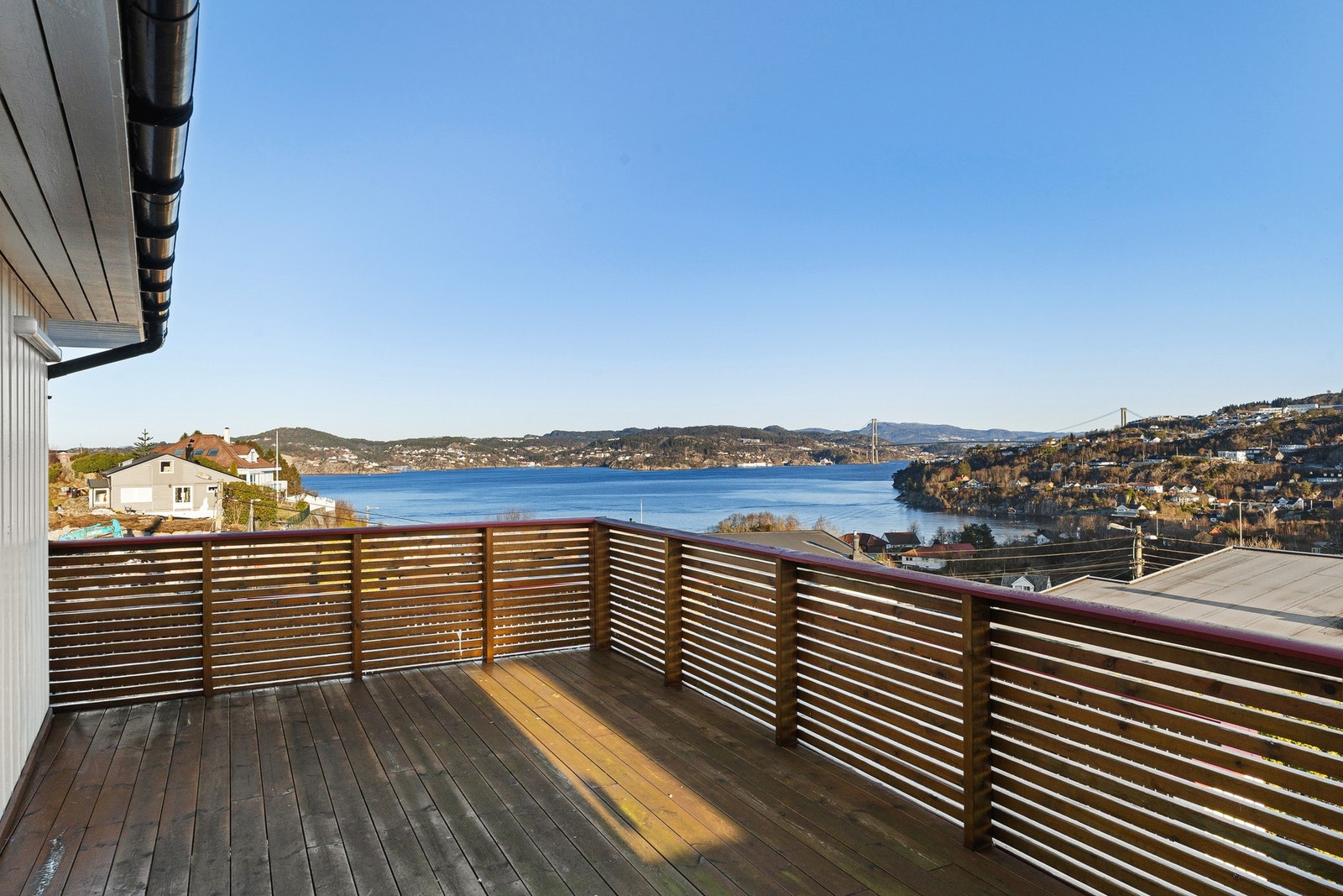 Fra stuen er det utgang til nydelig terrasse på 17,6 kvm. Galleribilde