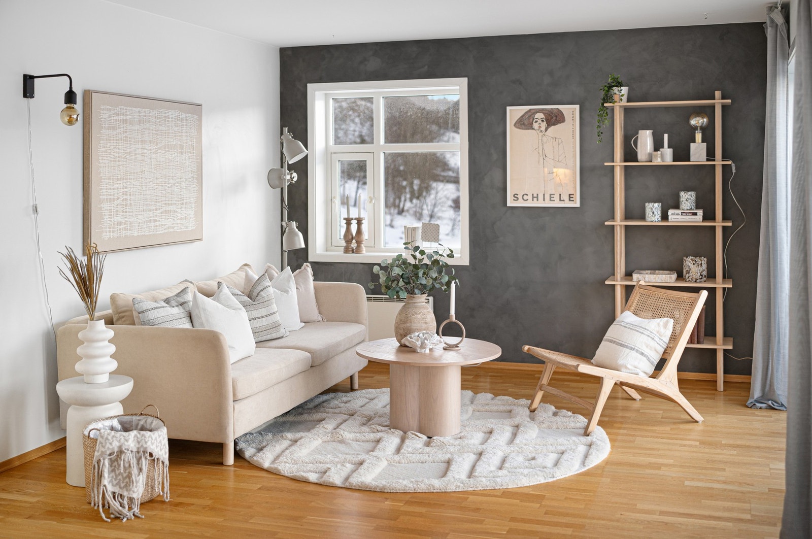 Leiligheten har en stor stue som måler hele 18 m². Galleribilde