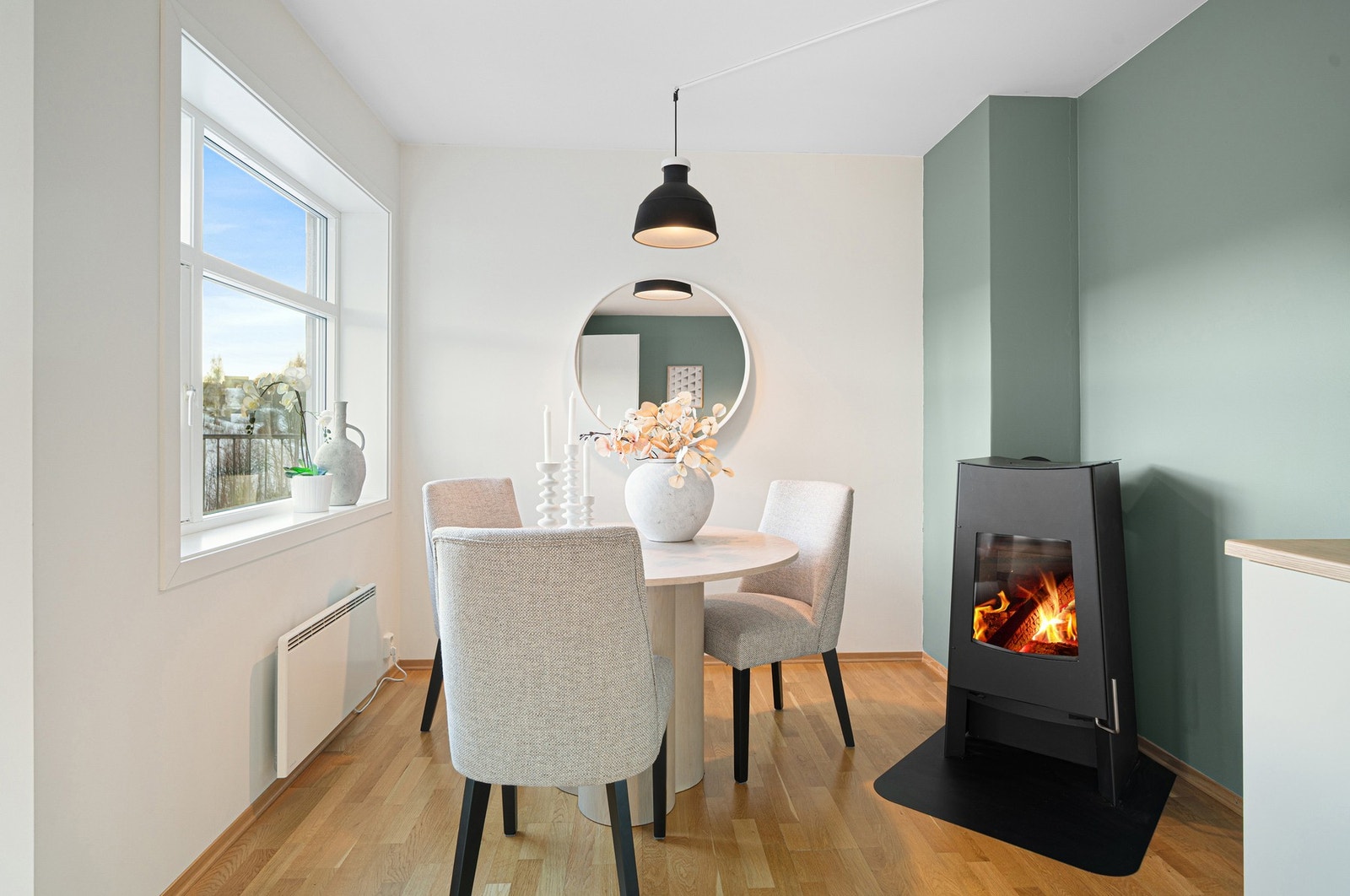 Spisesonen faller naturlig inn i forlengelsen av rommet. Galleribilde