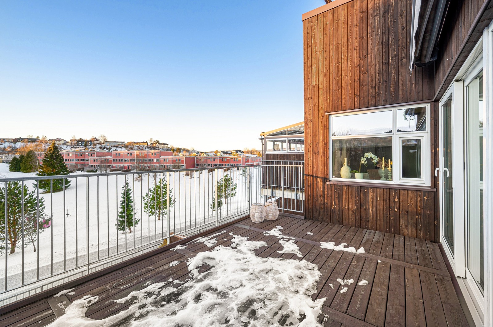 Boligen nyter en fantastisk terrasse på hele 14 m². Galleribilde